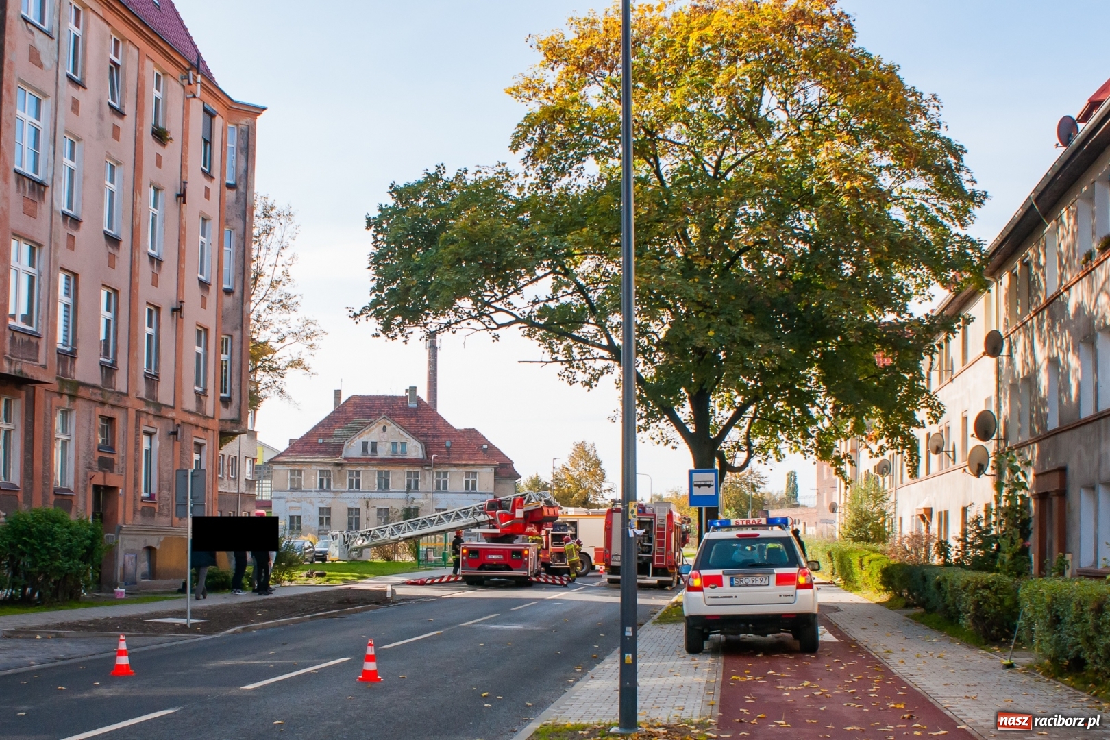 Zdjęcie w galerii na portalu naszraciborz.pl: Pożar w budynku przy Kościuszki. Straż nie wyklucza podpalenia! [FOTO i WIDEO] wiadomości z regionu