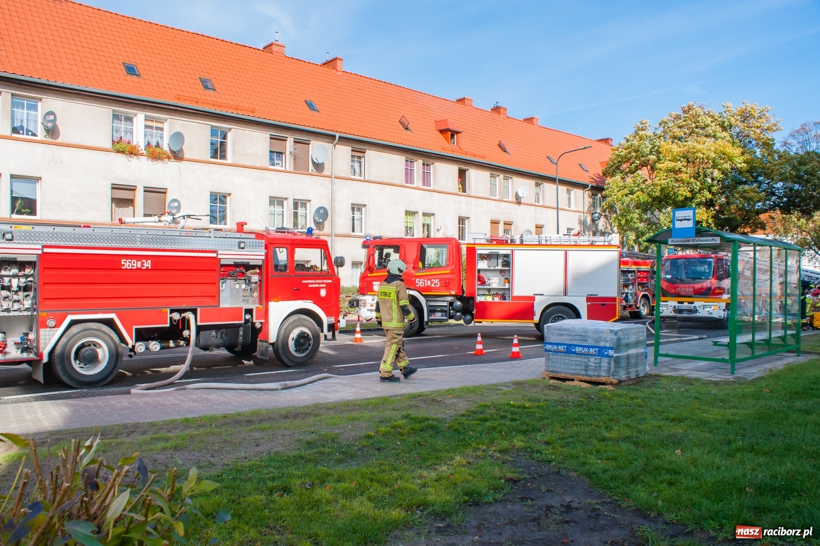 Zdjęcie w galerii na portalu naszraciborz.pl: Pożar w budynku przy Kościuszki. Straż nie wyklucza podpalenia! [FOTO i WIDEO] wiadomości z regionu