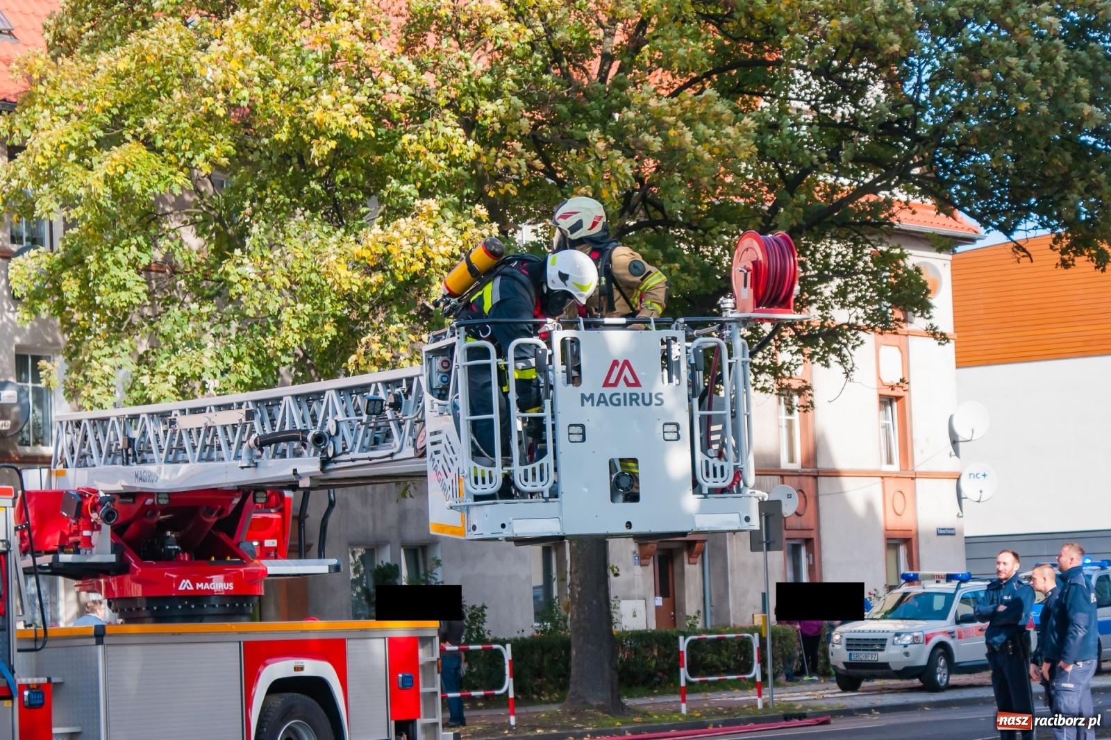 Zdjęcie w galerii na portalu naszraciborz.pl: Pożar w budynku przy Kościuszki. Straż nie wyklucza podpalenia! [FOTO i WIDEO] wiadomości z regionu