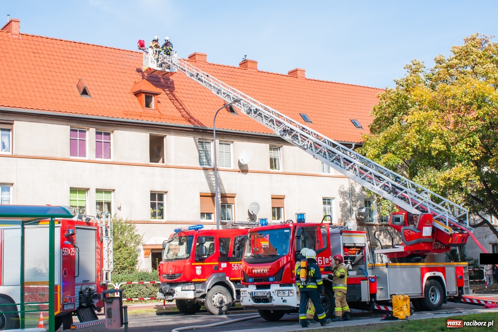 Zdjęcie w galerii na portalu naszraciborz.pl: Pożar w budynku przy Kościuszki. Straż nie wyklucza podpalenia! [FOTO i WIDEO] wiadomości z regionu