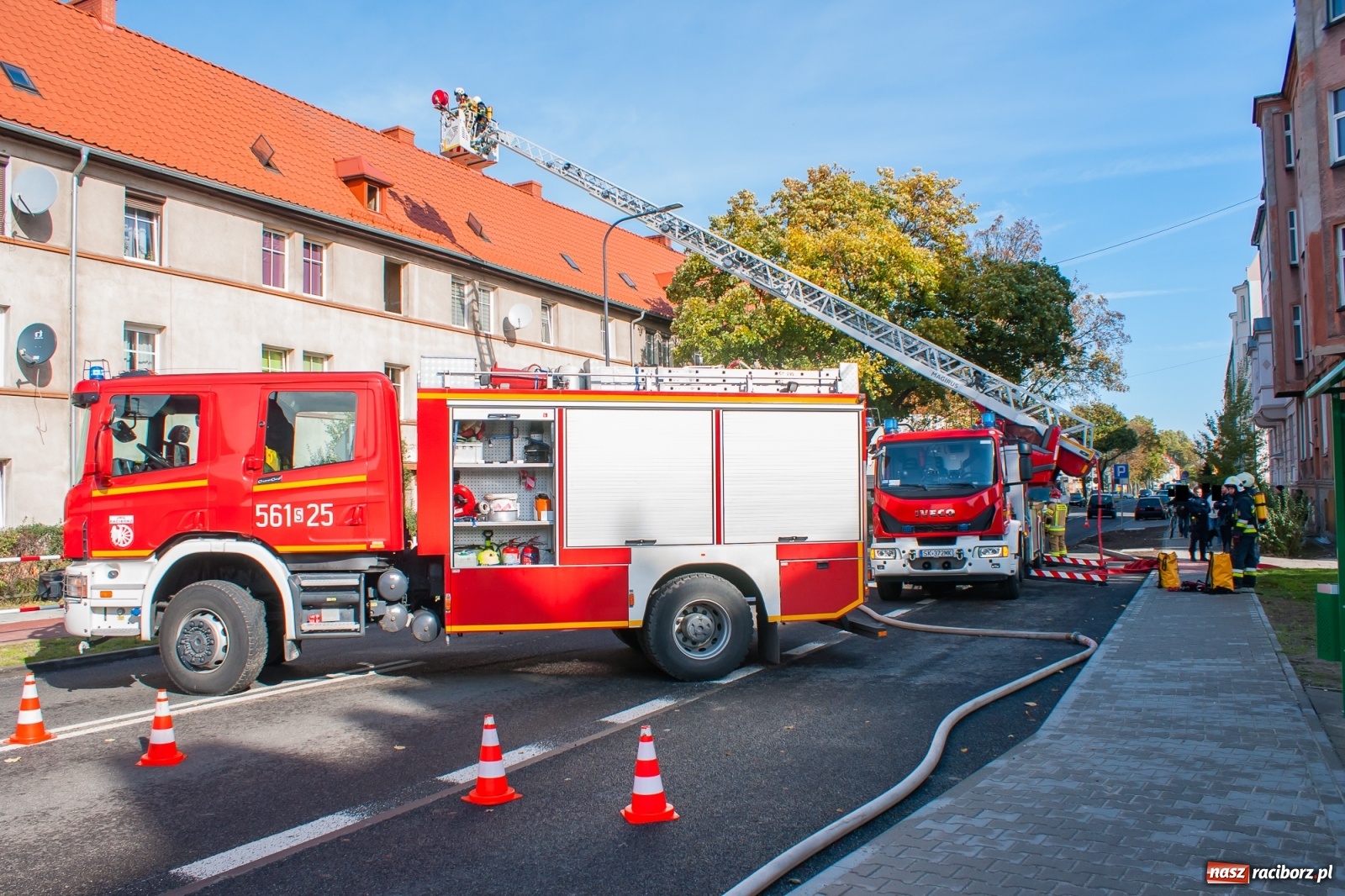 Zdjęcie w galerii na portalu naszraciborz.pl: Pożar w budynku przy Kościuszki. Straż nie wyklucza podpalenia! [FOTO i WIDEO] wiadomości z regionu