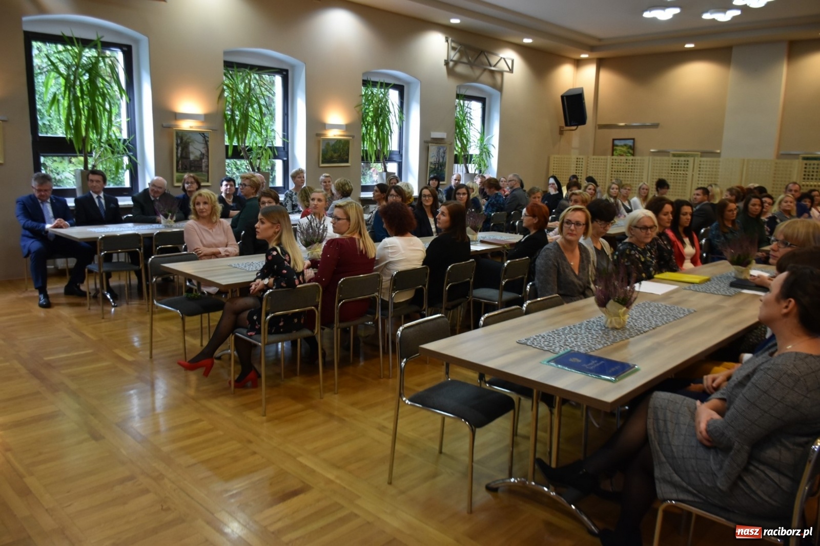 Zdjęcie w galerii na portalu naszraciborz.pl: Krzyżanowicka oświata świętowała w Tworkowie wiadomości z regionu