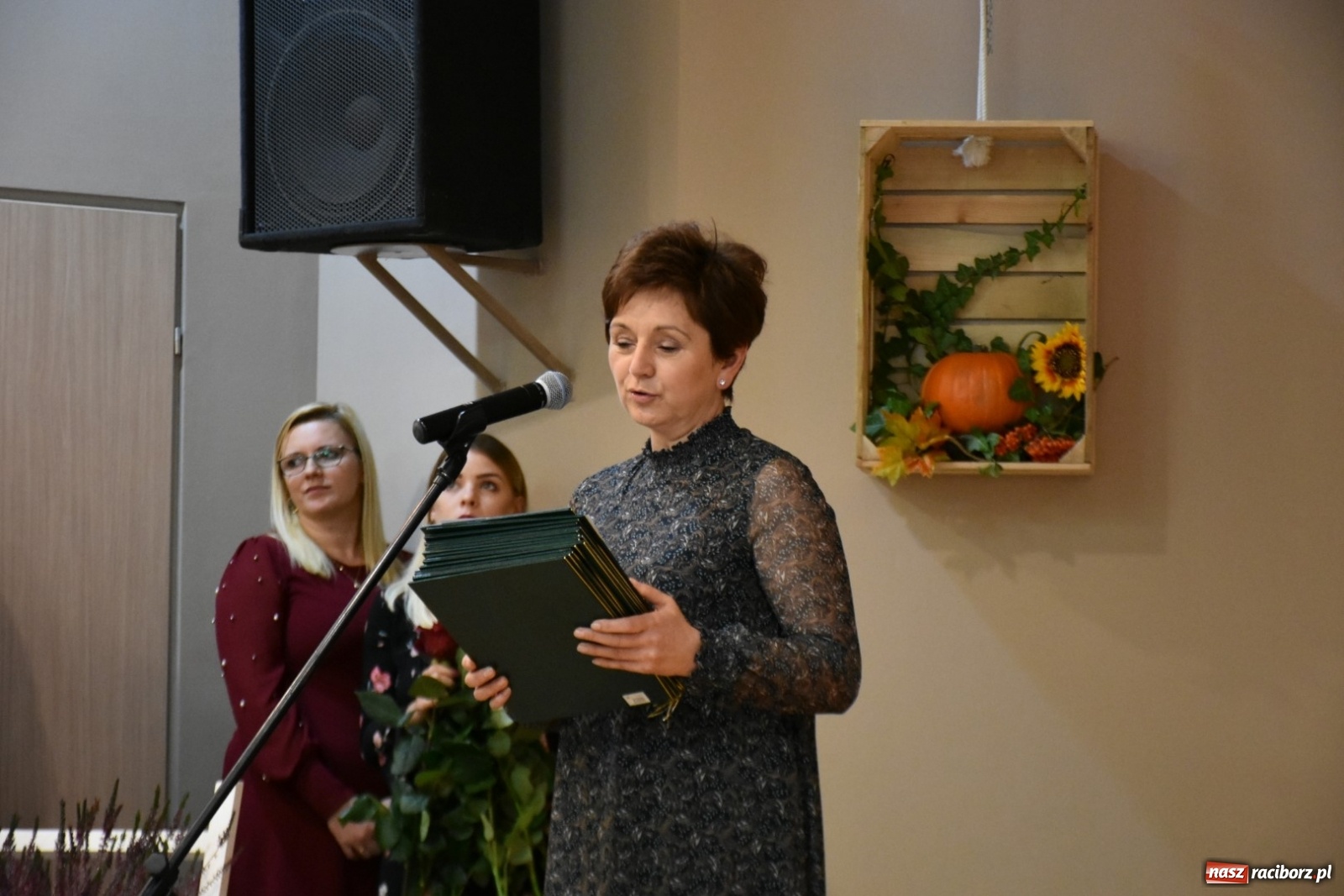 Zdjęcie w galerii na portalu naszraciborz.pl: Krzyżanowicka oświata świętowała w Tworkowie wiadomości z regionu