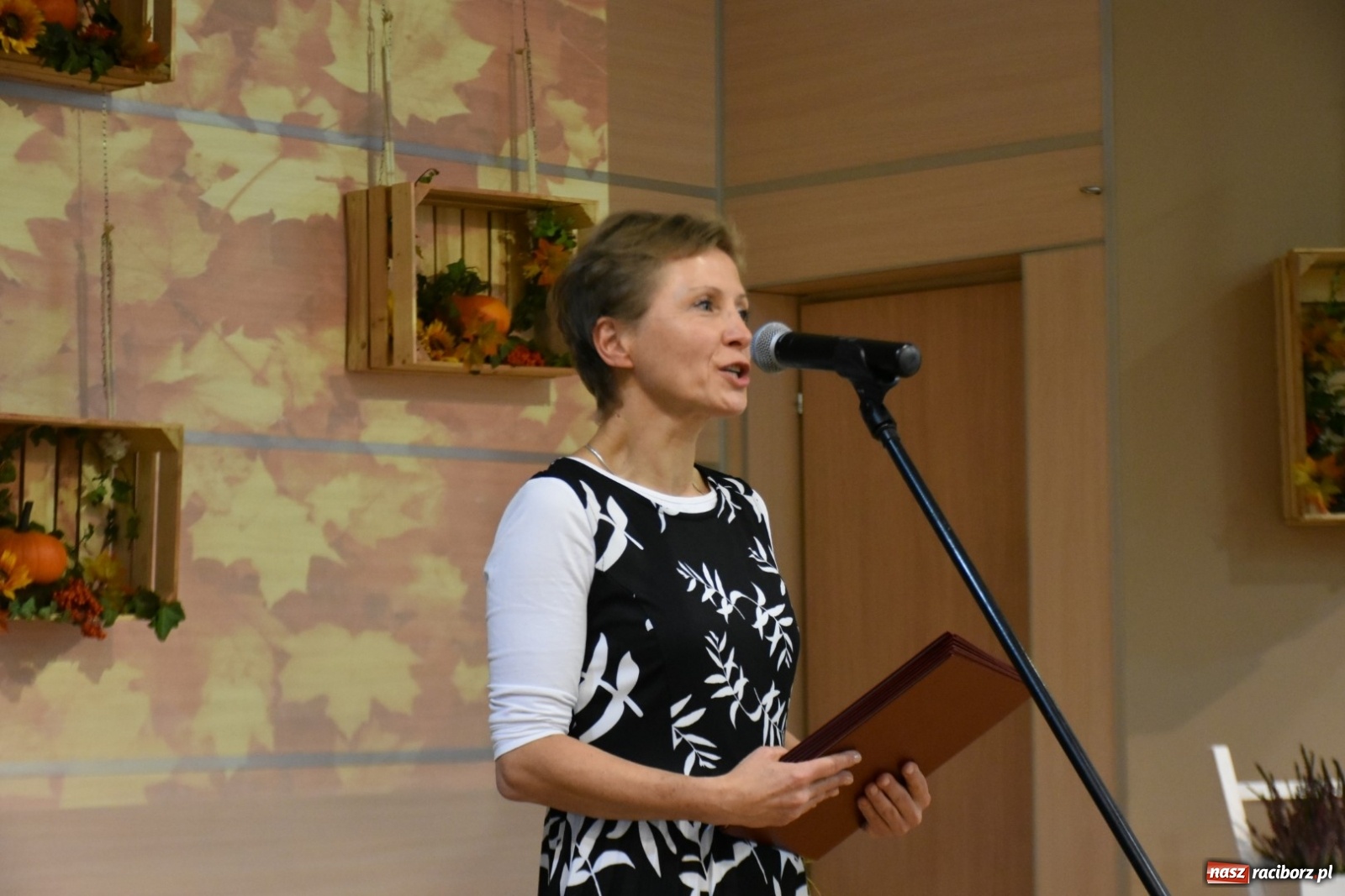 Zdjęcie w galerii na portalu naszraciborz.pl: Krzyżanowicka oświata świętowała w Tworkowie wiadomości z regionu