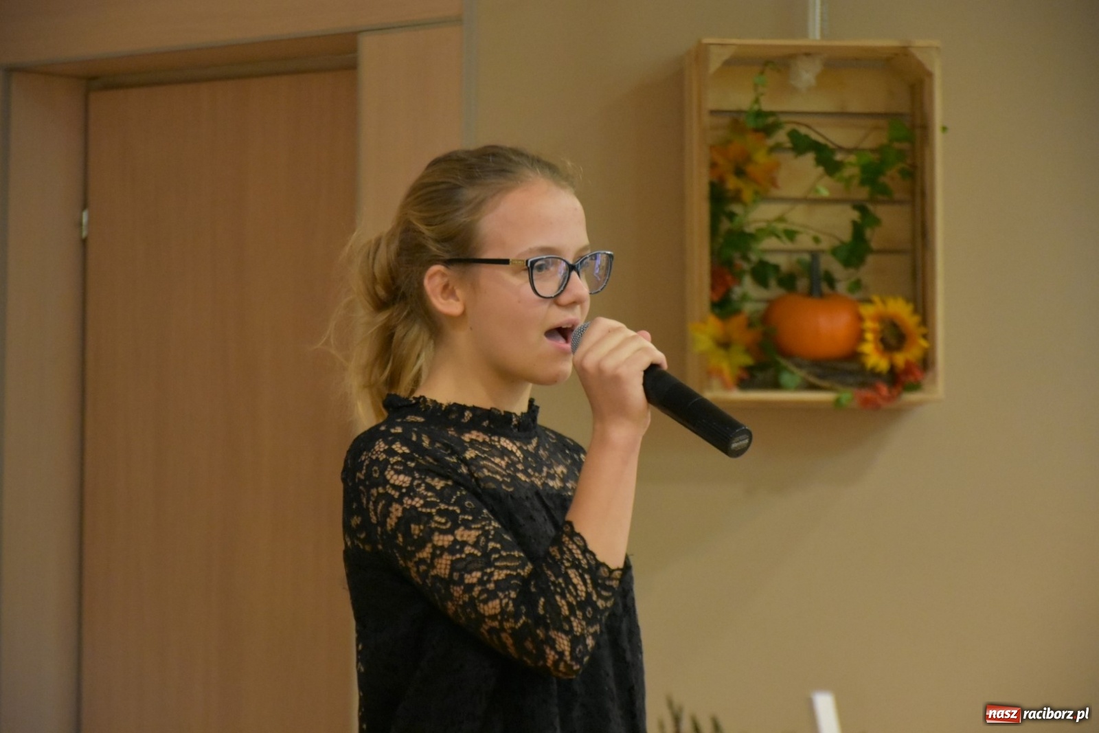 Zdjęcie w galerii na portalu naszraciborz.pl: Krzyżanowicka oświata świętowała w Tworkowie wiadomości z regionu