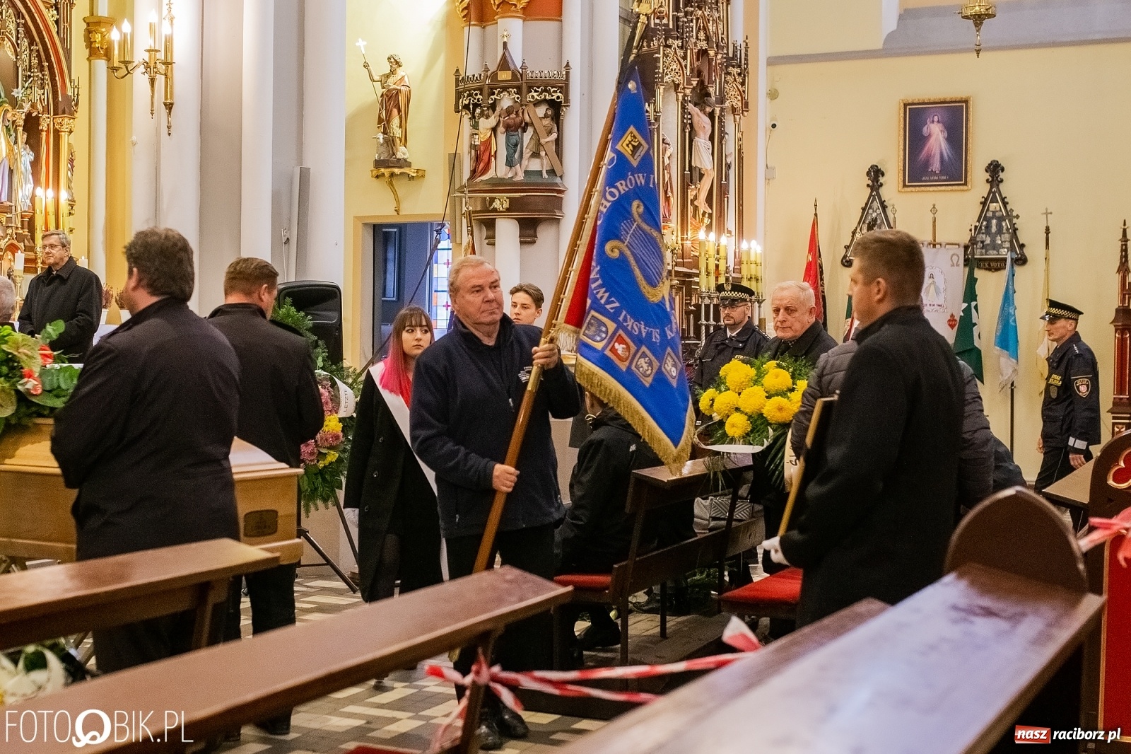 Zdjęcie w galerii na portalu naszraciborz.pl: Ostatnie pożegnanie śp. Maestro Piotra Libery wiadomości z regionu