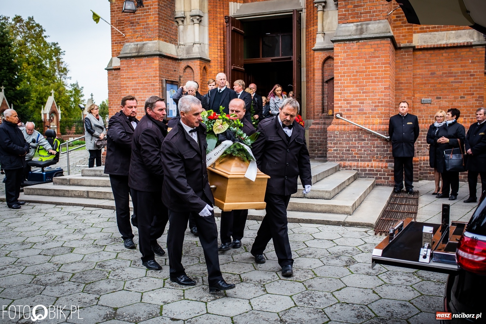 Zdjęcie w galerii na portalu naszraciborz.pl: Ostatnie pożegnanie śp. Maestro Piotra Libery wiadomości z regionu