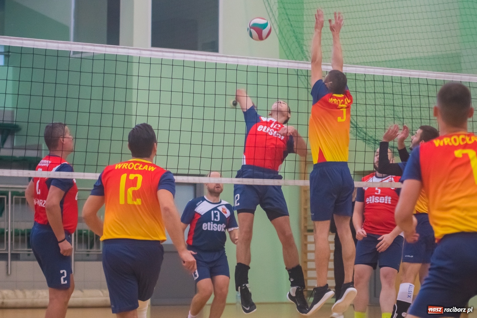 Zdjęcie w galerii na portalu naszraciborz.pl: Siatkarskie zmagania niesłyszących w Arenie Rafako [FOTO i WIDEO] wiadomości z regionu