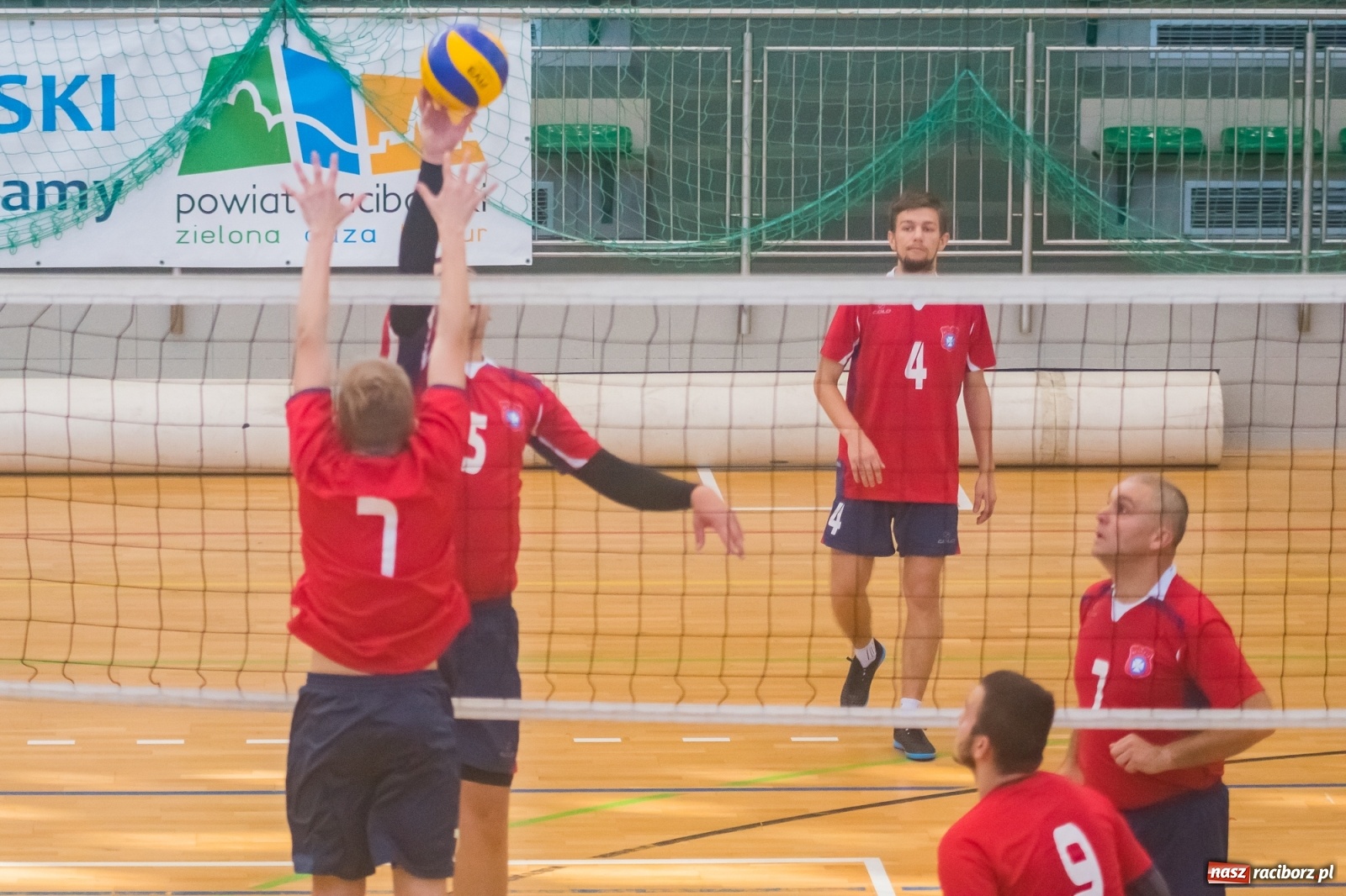 Zdjęcie w galerii na portalu naszraciborz.pl: Siatkarskie zmagania niesłyszących w Arenie Rafako [FOTO i WIDEO] wiadomości z regionu