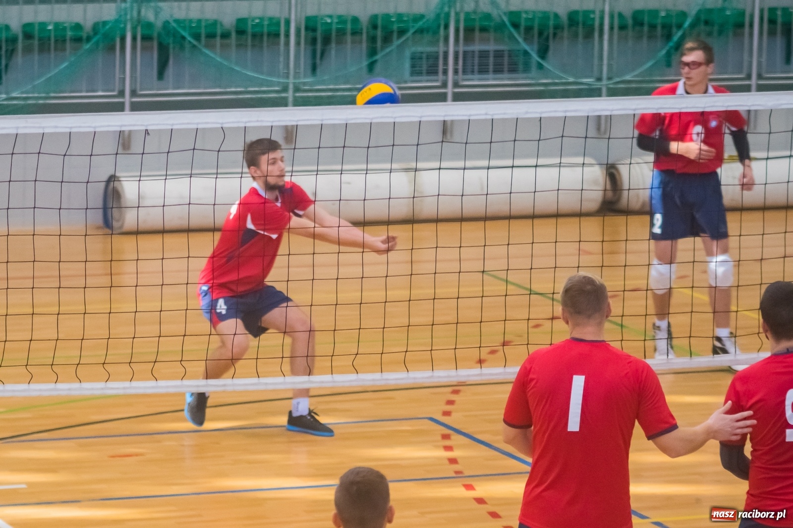 Zdjęcie w galerii na portalu naszraciborz.pl: Siatkarskie zmagania niesłyszących w Arenie Rafako [FOTO i WIDEO] wiadomości z regionu