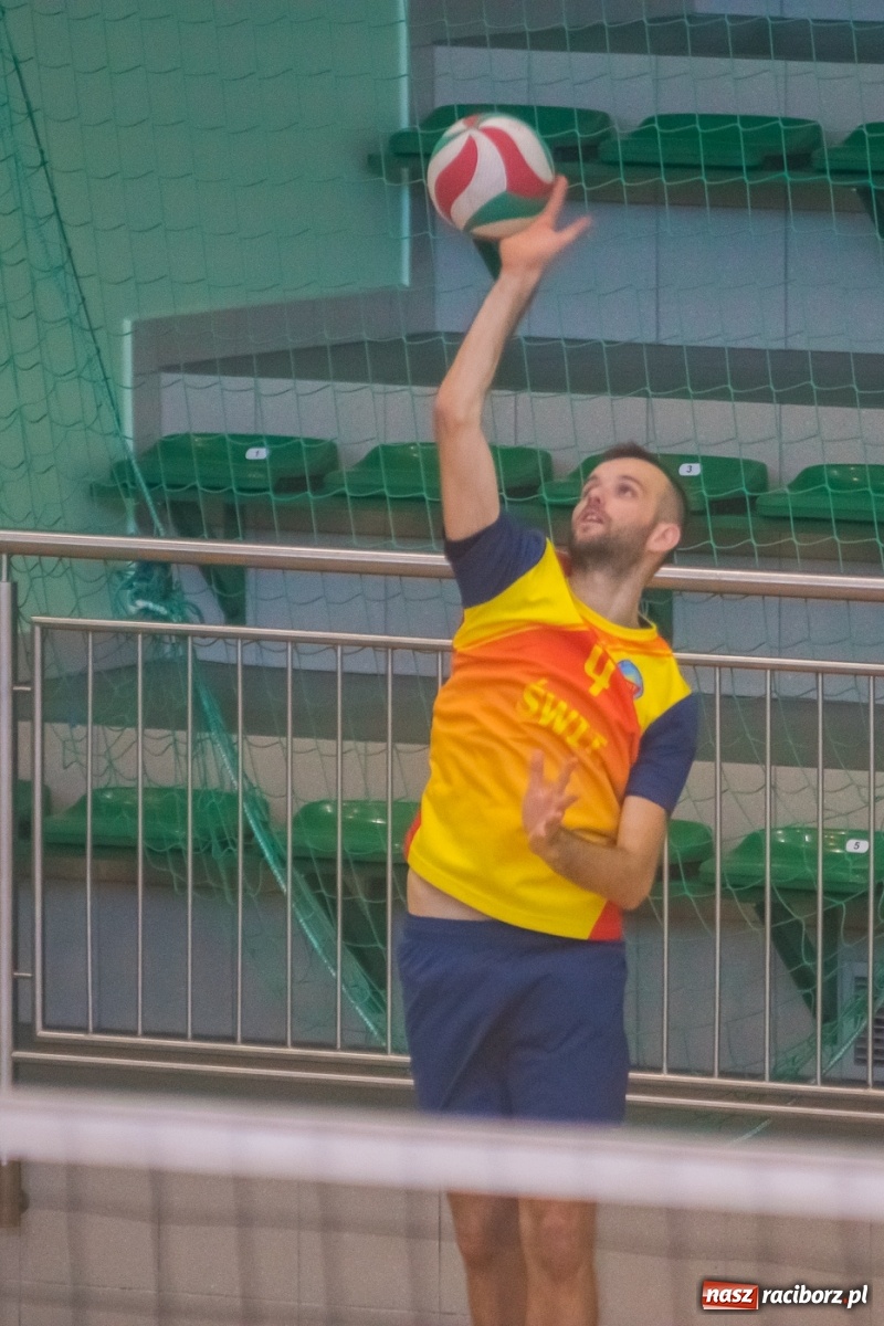 Zdjęcie w galerii na portalu naszraciborz.pl: Siatkarskie zmagania niesłyszących w Arenie Rafako [FOTO i WIDEO] wiadomości z regionu