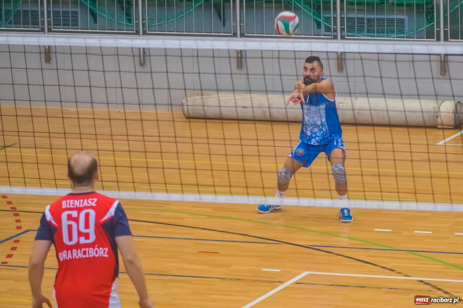 Zdjęcie w galerii na portalu naszraciborz.pl: Siatkarskie zmagania niesłyszących w Arenie Rafako [FOTO i WIDEO] wiadomości z regionu