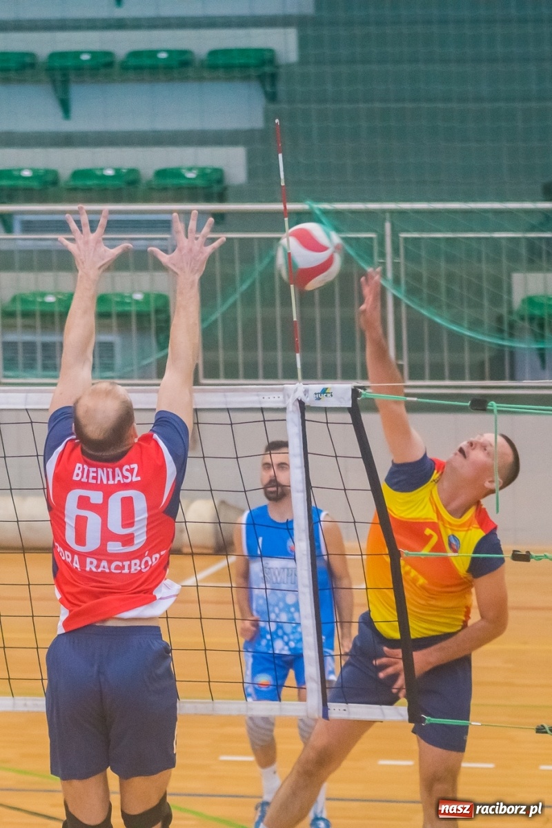 Zdjęcie w galerii na portalu naszraciborz.pl: Siatkarskie zmagania niesłyszących w Arenie Rafako [FOTO i WIDEO] wiadomości z regionu