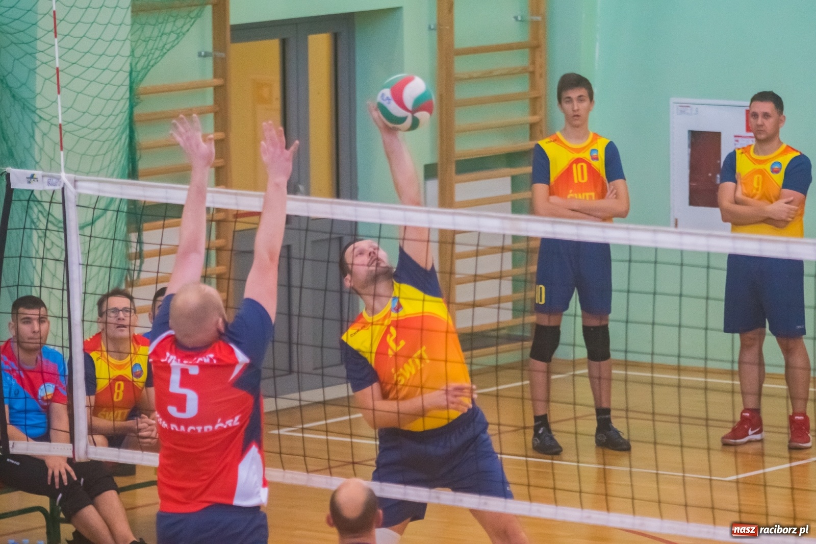 Zdjęcie w galerii na portalu naszraciborz.pl: Siatkarskie zmagania niesłyszących w Arenie Rafako [FOTO i WIDEO] wiadomości z regionu