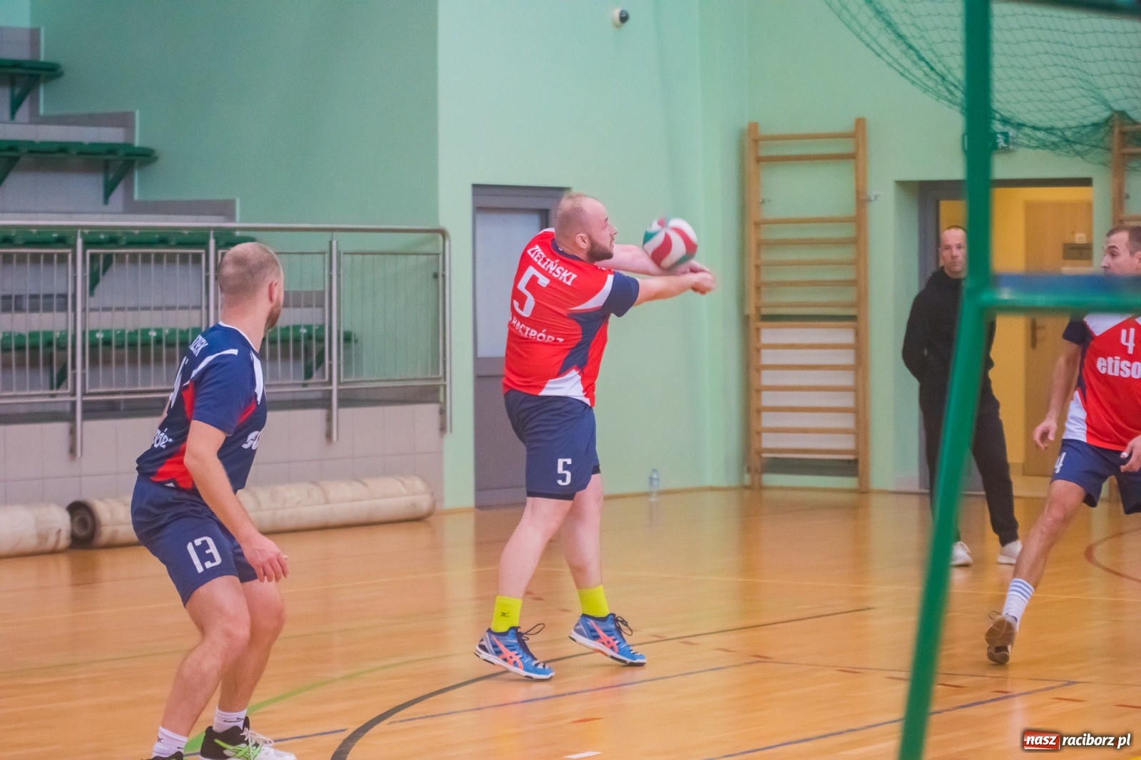 Zdjęcie w galerii na portalu naszraciborz.pl: Siatkarskie zmagania niesłyszących w Arenie Rafako [FOTO i WIDEO] wiadomości z regionu