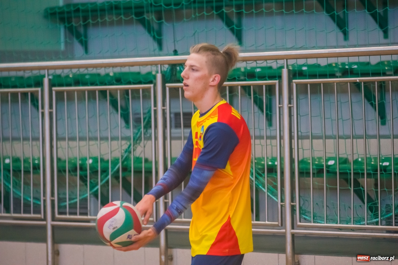 Zdjęcie w galerii na portalu naszraciborz.pl: Siatkarskie zmagania niesłyszących w Arenie Rafako [FOTO i WIDEO] wiadomości z regionu