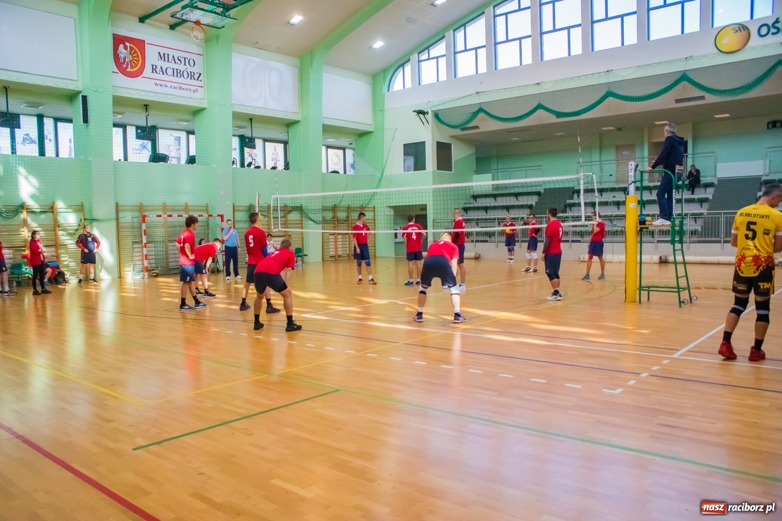 Zdjęcie w galerii na portalu naszraciborz.pl: Siatkarskie zmagania niesłyszących w Arenie Rafako [FOTO i WIDEO] wiadomości z regionu