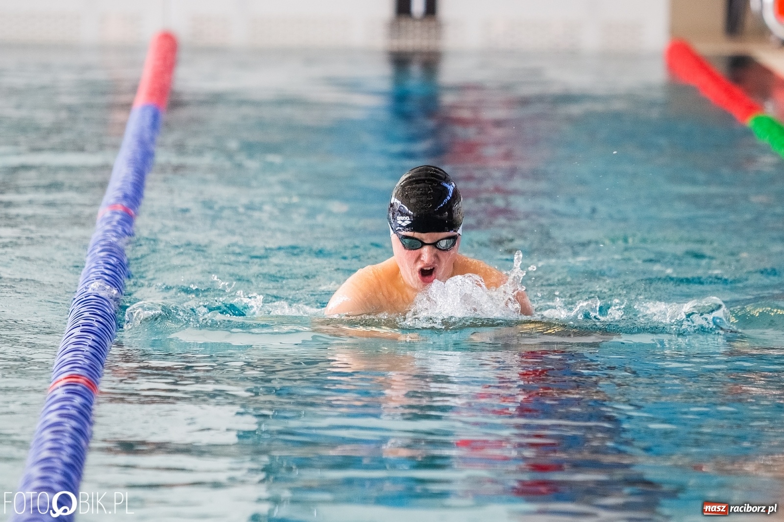 Zdjęcie w galerii na portalu naszraciborz.pl: 12. Międzynarodowe Zawody Pływackie o Puchar Dyrektora ZSOMS wiadomości z regionu