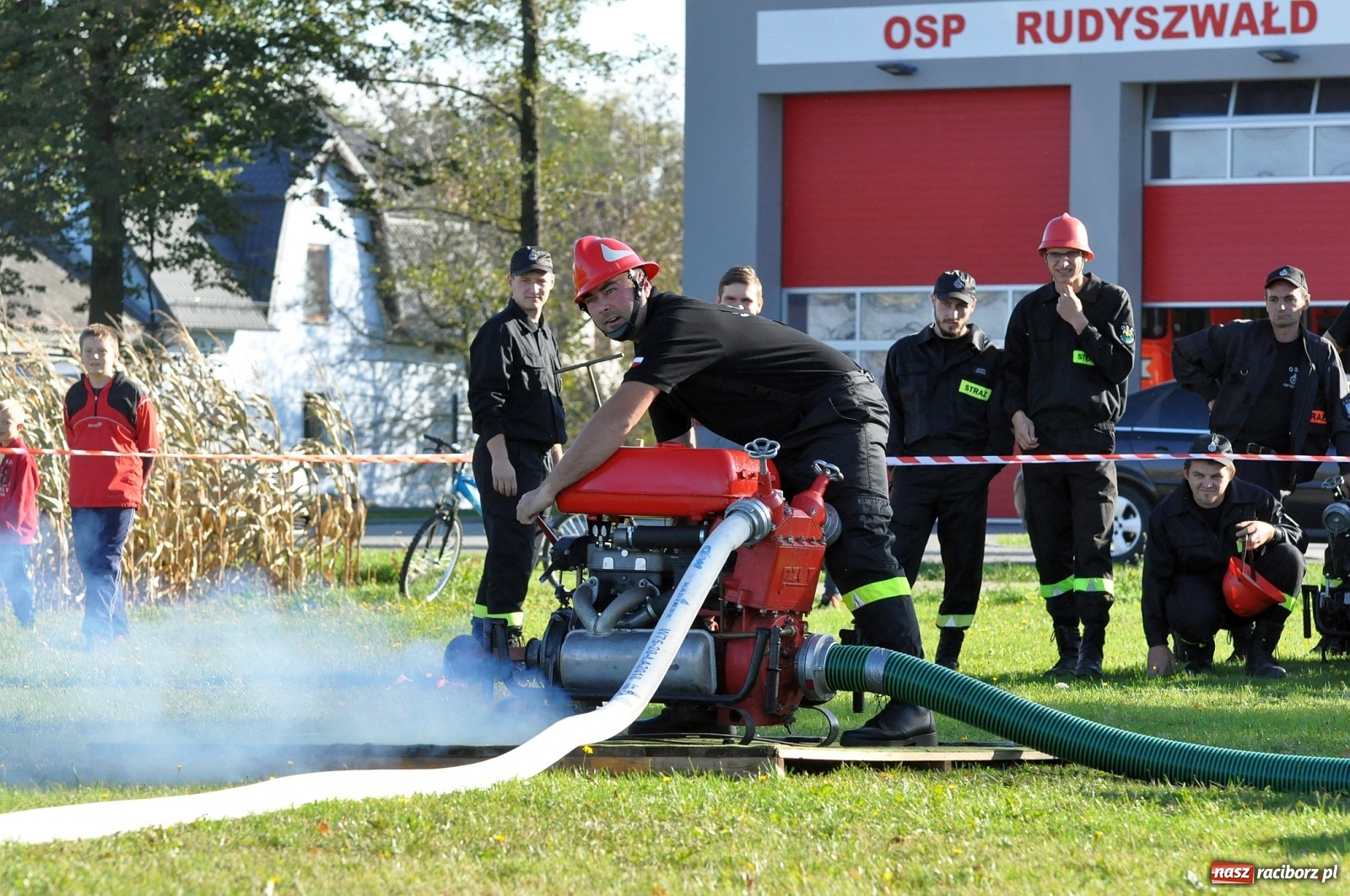 Zdjęcie w galerii na portalu naszraciborz.pl: Polscy i czescy strażacy rywalizowali w Rudyszwałdzie [FOTO] wiadomości z regionu