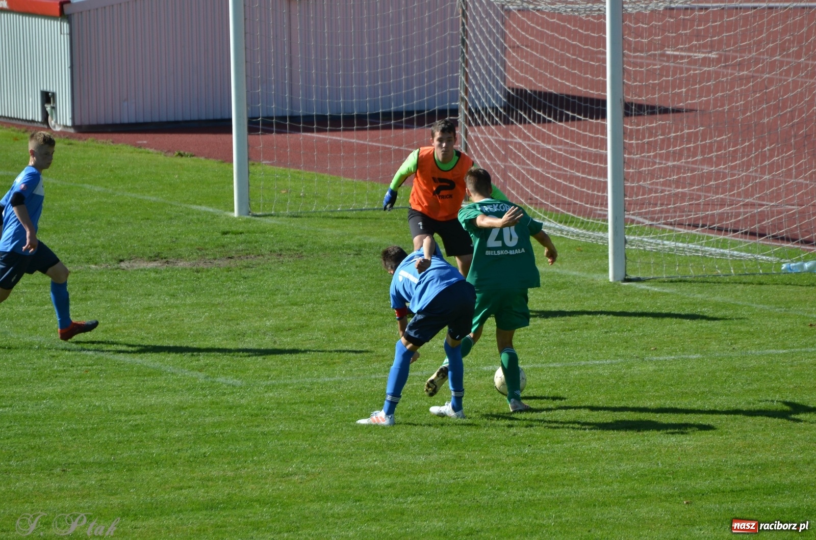 Zdjęcie w galerii na portalu naszraciborz.pl: Juniorzy Unii polegli z kretesem wiadomości z regionu