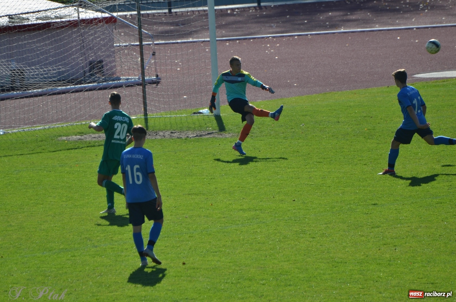 Zdjęcie w galerii na portalu naszraciborz.pl: Juniorzy Unii polegli z kretesem wiadomości z regionu