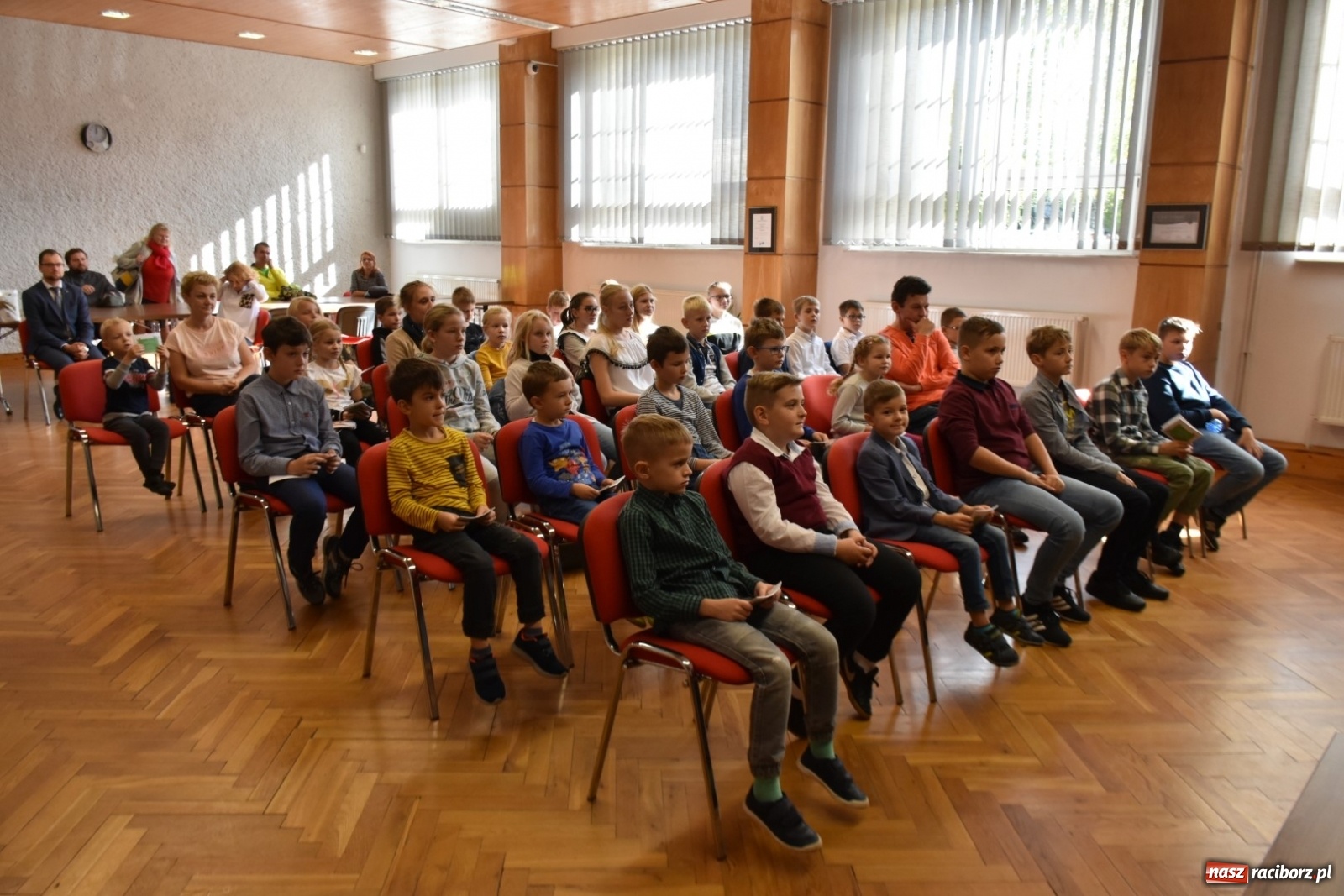 Zdjęcie w galerii na portalu naszraciborz.pl: Najmłodsi żacy gminy Krzyżanowice odebrali indeksy  wiadomości z regionu