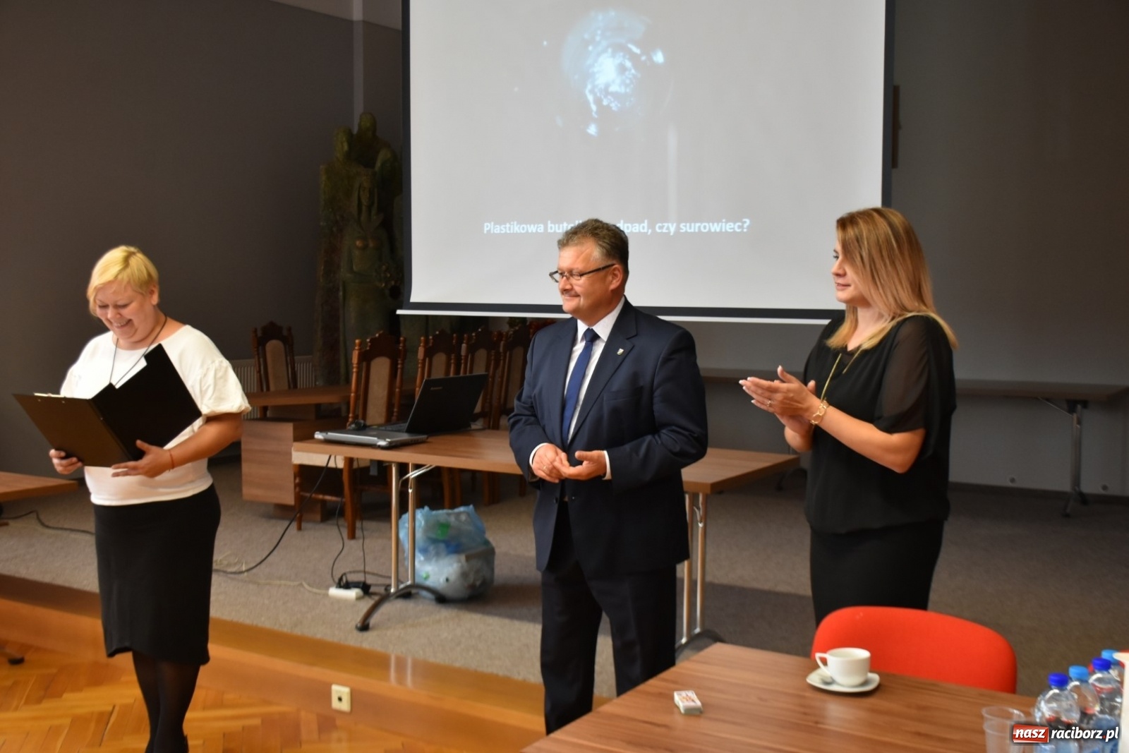 Zdjęcie w galerii na portalu naszraciborz.pl: Najmłodsi żacy gminy Krzyżanowice odebrali indeksy  wiadomości z regionu