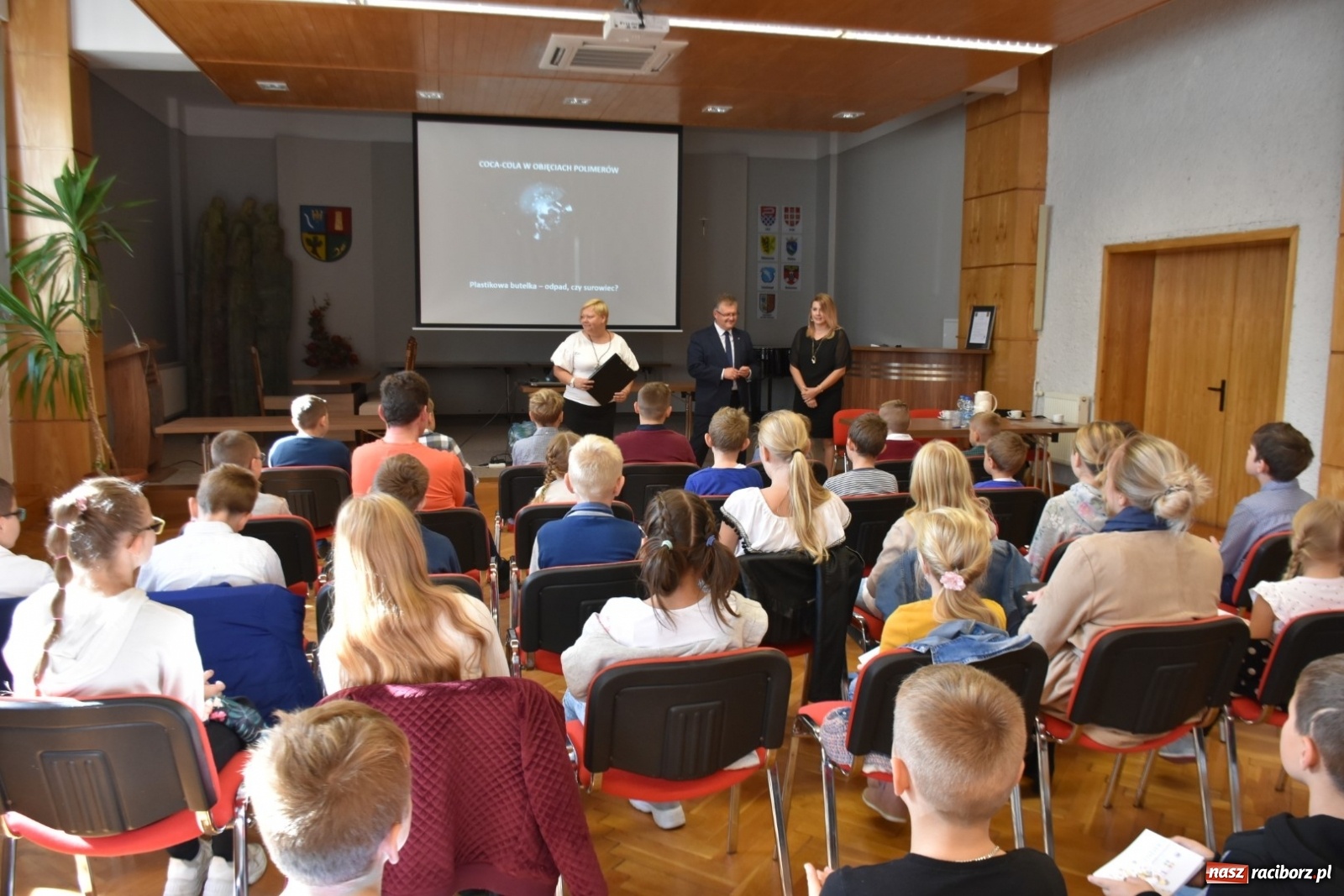 Zdjęcie w galerii na portalu naszraciborz.pl: Najmłodsi żacy gminy Krzyżanowice odebrali indeksy  wiadomości z regionu