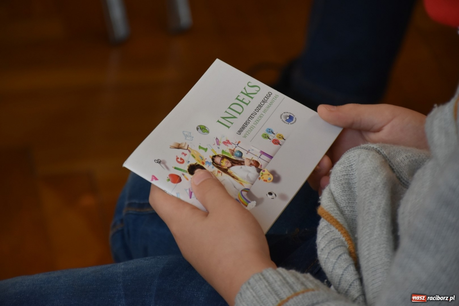 Zdjęcie w galerii na portalu naszraciborz.pl: Najmłodsi żacy gminy Krzyżanowice odebrali indeksy  wiadomości z regionu