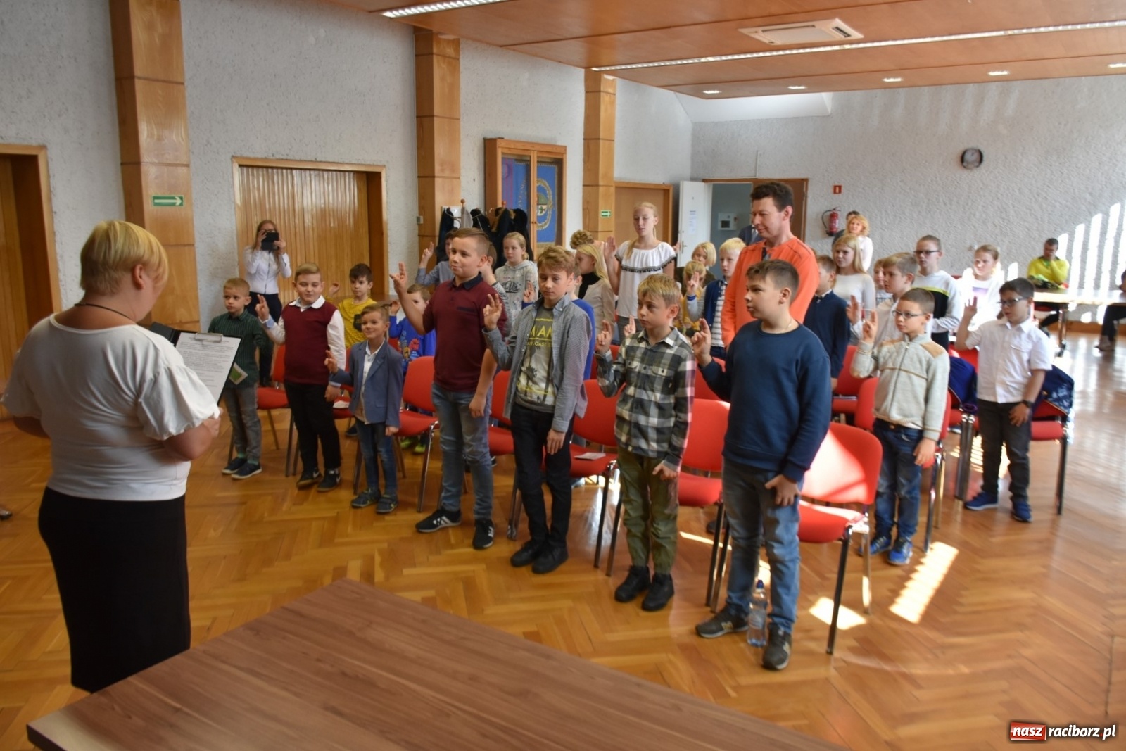 Zdjęcie w galerii na portalu naszraciborz.pl: Najmłodsi żacy gminy Krzyżanowice odebrali indeksy  wiadomości z regionu