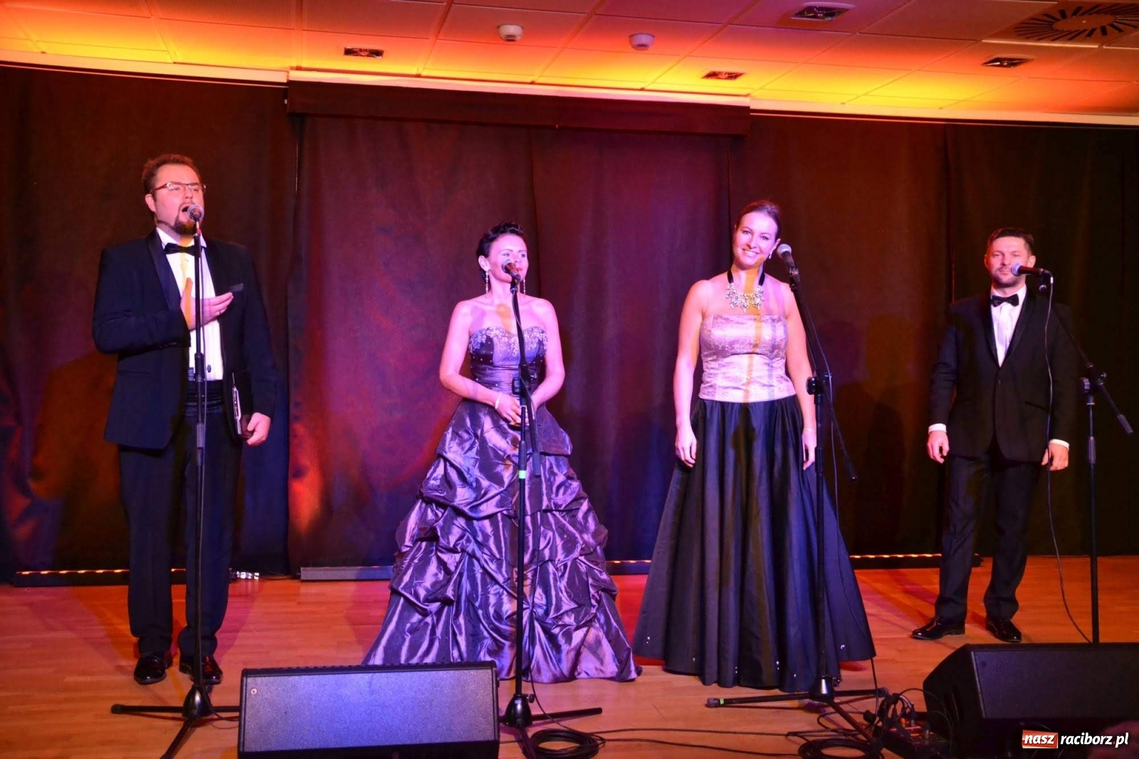 Zdjęcie w galerii na portalu naszraciborz.pl: Przeboje światowe zagościły na zamku wiadomości z regionu