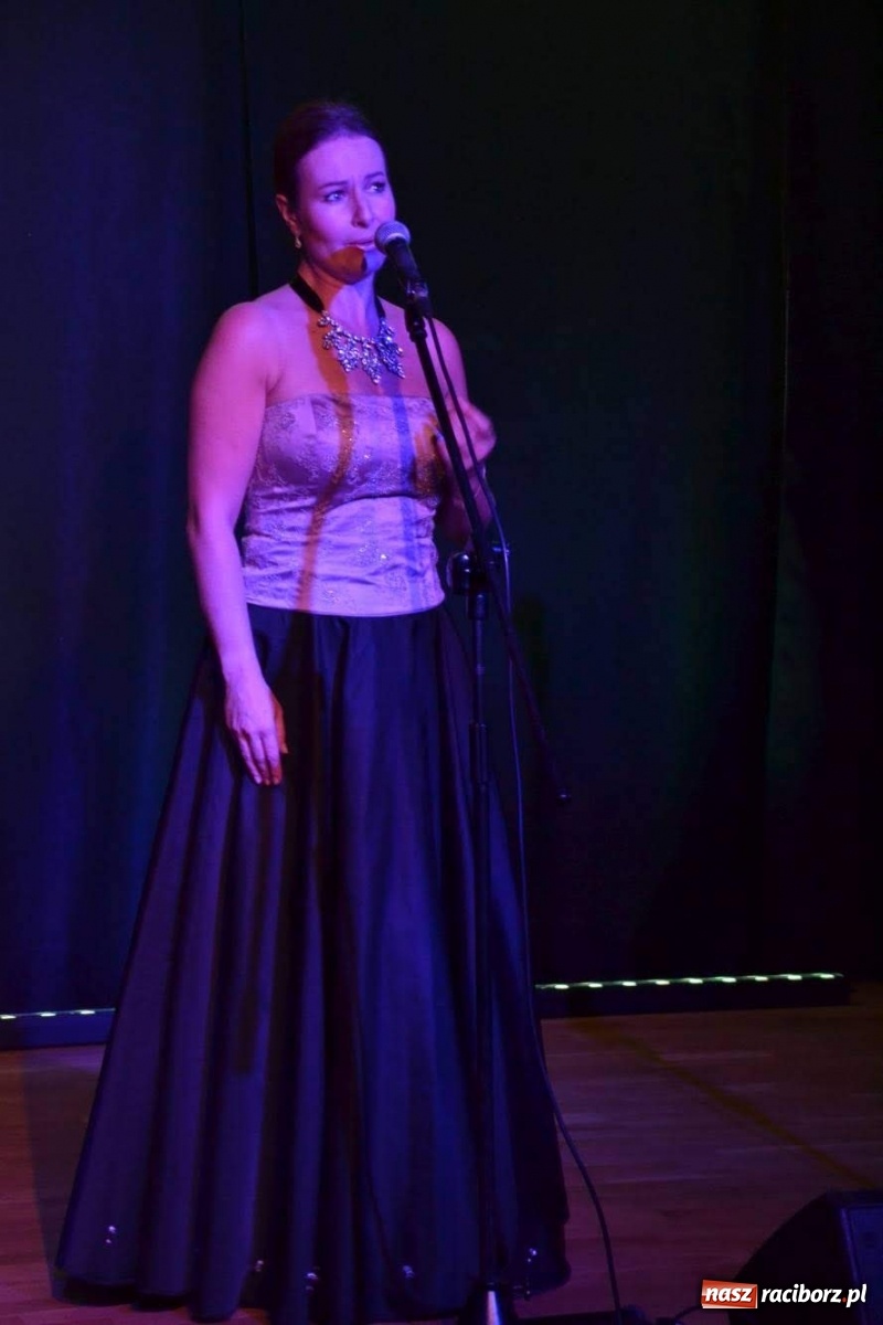 Zdjęcie w galerii na portalu naszraciborz.pl: Przeboje światowe zagościły na zamku wiadomości z regionu