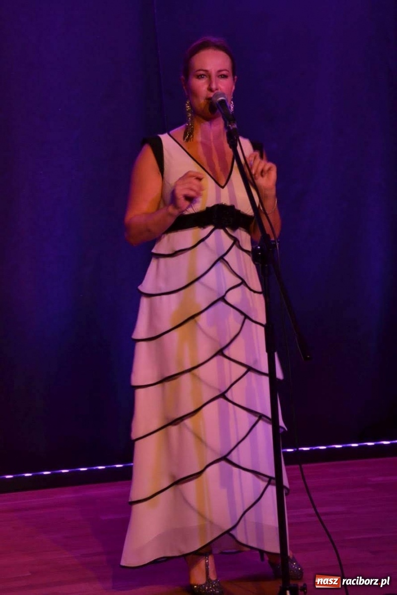 Zdjęcie w galerii na portalu naszraciborz.pl: Przeboje światowe zagościły na zamku wiadomości z regionu