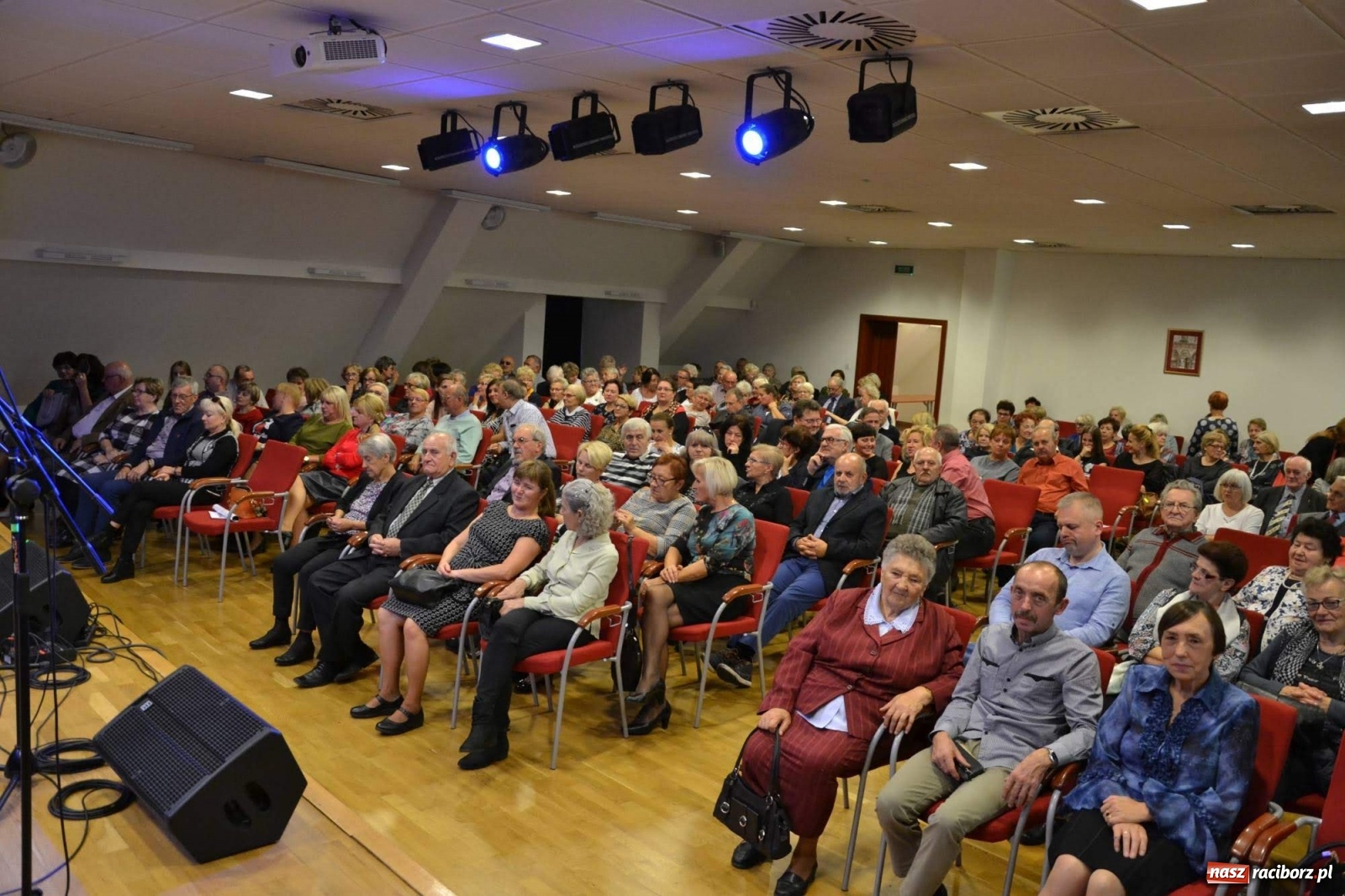 Zdjęcie w galerii na portalu naszraciborz.pl: Przeboje światowe zagościły na zamku wiadomości z regionu