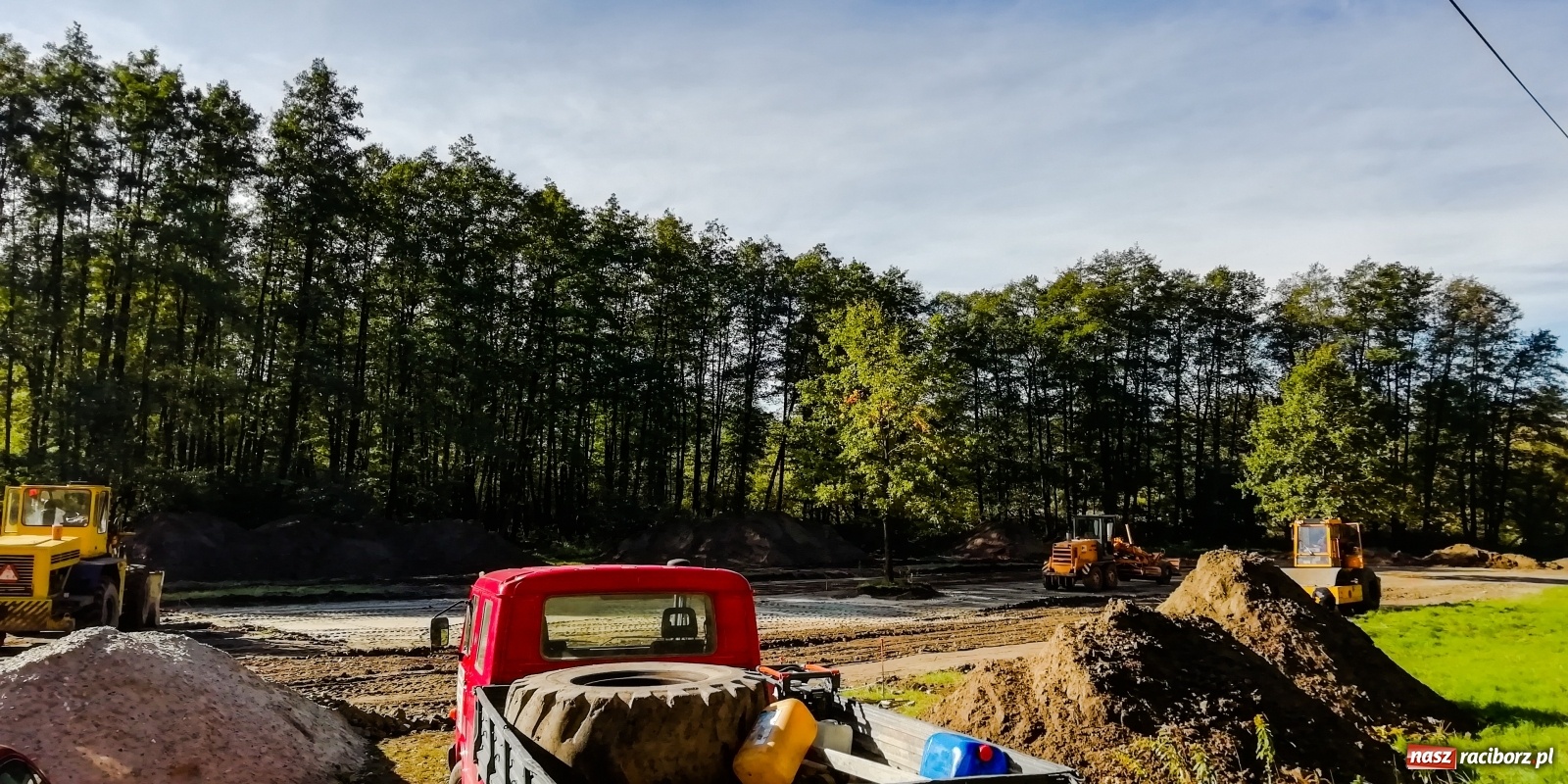 Zdjęcie w galerii na portalu naszraciborz.pl: Przy Łężczoku powstaje duży parking  wiadomości z regionu