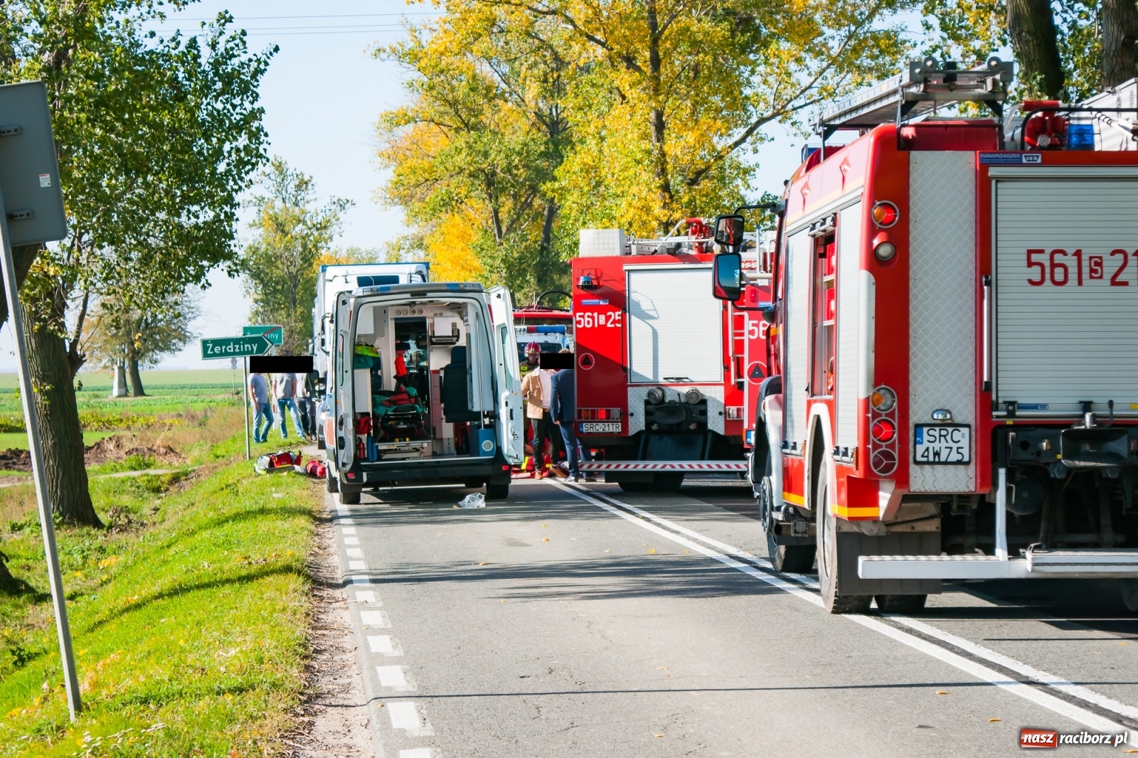 Zdjęcie w galerii na portalu naszraciborz.pl: Wypadek na DW 416. Motocyklista uderzył w tył osobowego fiata wiadomości z regionu