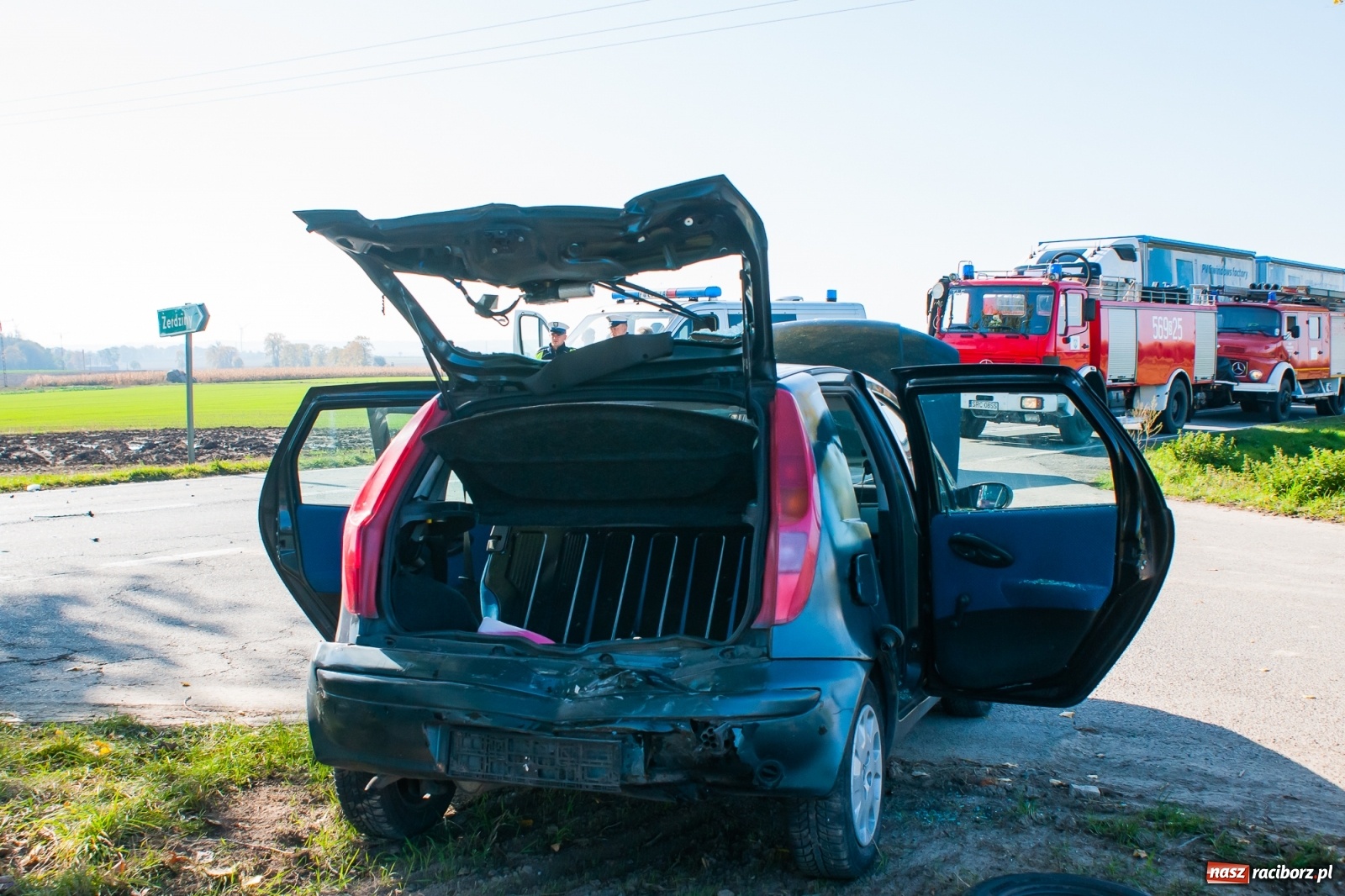 Zdjęcie w galerii na portalu naszraciborz.pl: Wypadek na DW 416. Motocyklista uderzył w tył osobowego fiata wiadomości z regionu