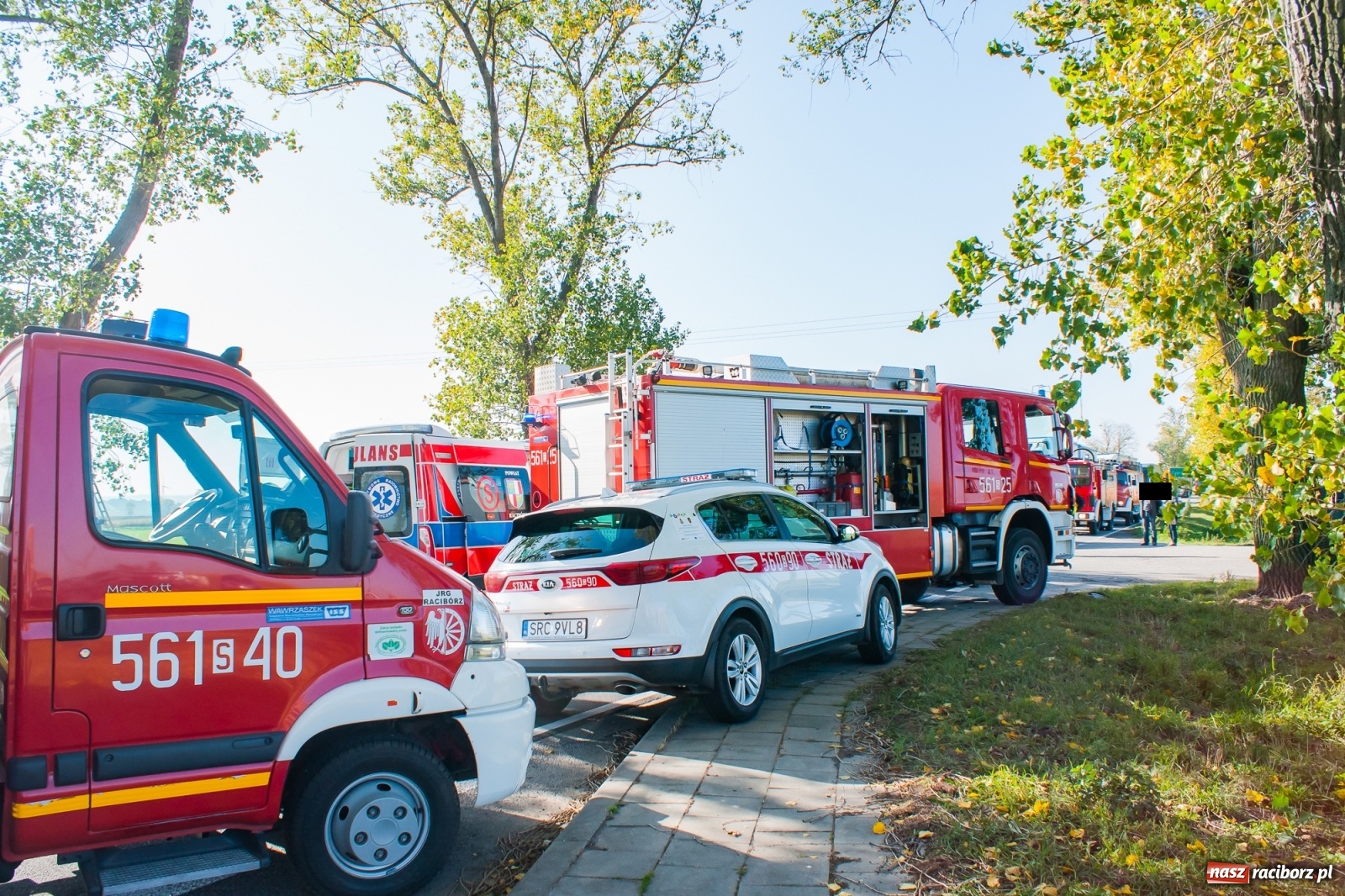 Zdjęcie w galerii na portalu naszraciborz.pl: Wypadek na DW 416. Motocyklista uderzył w tył osobowego fiata wiadomości z regionu
