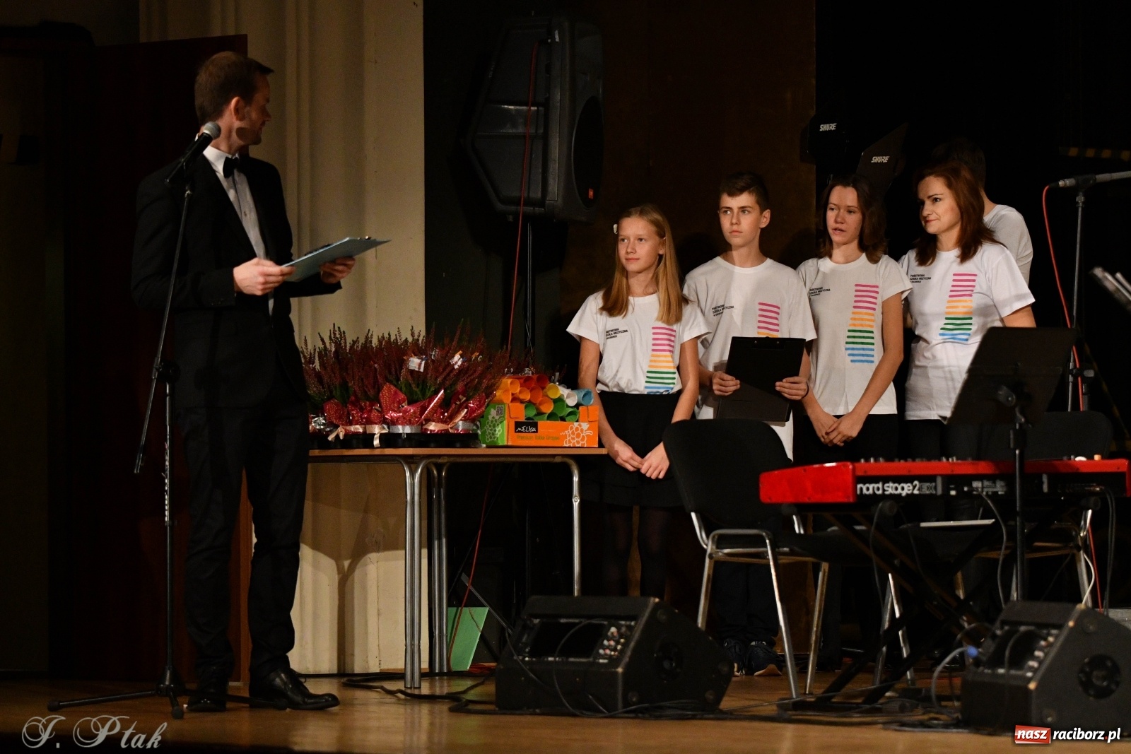 Zdjęcie w galerii na portalu naszraciborz.pl: Gospelowo na Dzień Edukacji Narodowej  wiadomości z regionu