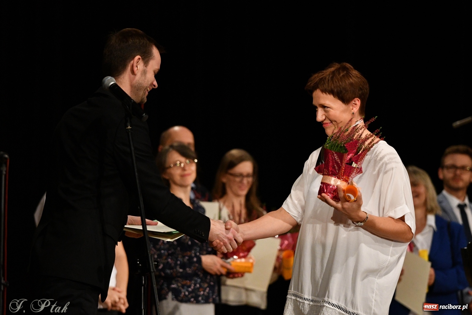 Zdjęcie w galerii na portalu naszraciborz.pl: Gospelowo na Dzień Edukacji Narodowej  wiadomości z regionu