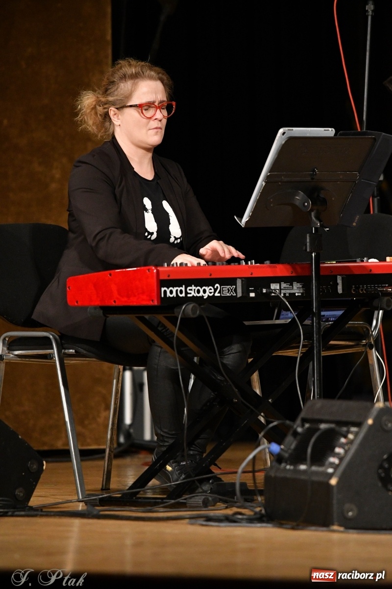 Zdjęcie w galerii na portalu naszraciborz.pl: Gospelowo na Dzień Edukacji Narodowej  wiadomości z regionu