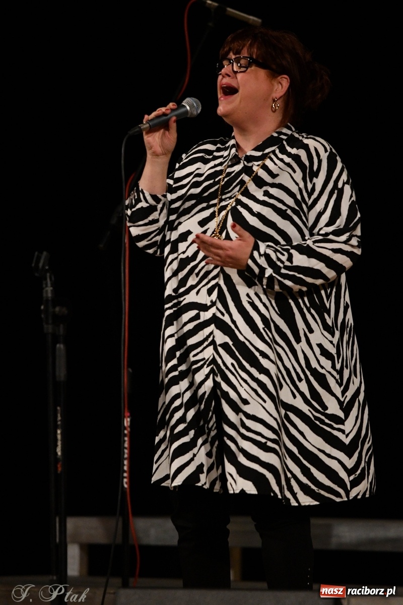 Zdjęcie w galerii na portalu naszraciborz.pl: Gospelowo na Dzień Edukacji Narodowej  wiadomości z regionu