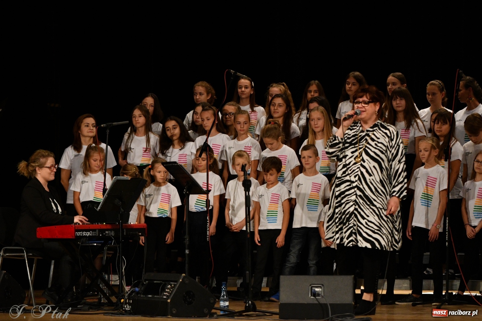 Zdjęcie w galerii na portalu naszraciborz.pl: Gospelowo na Dzień Edukacji Narodowej  wiadomości z regionu