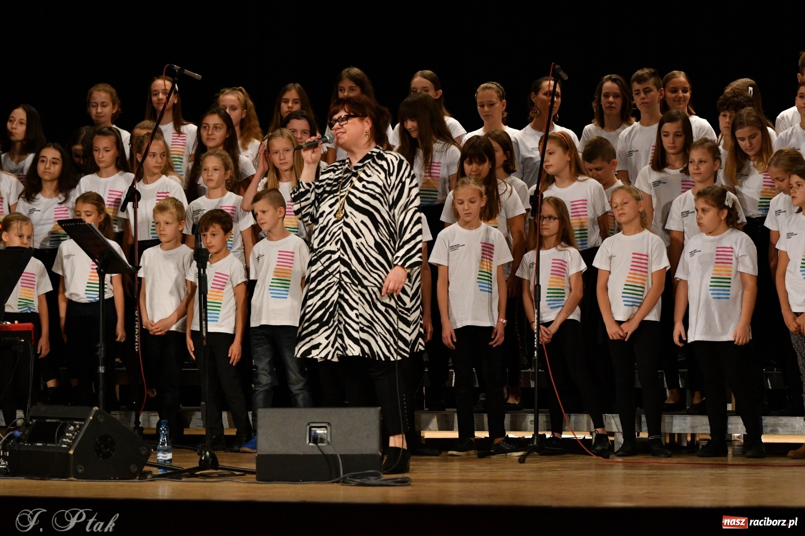 Zdjęcie w galerii na portalu naszraciborz.pl: Gospelowo na Dzień Edukacji Narodowej  wiadomości z regionu