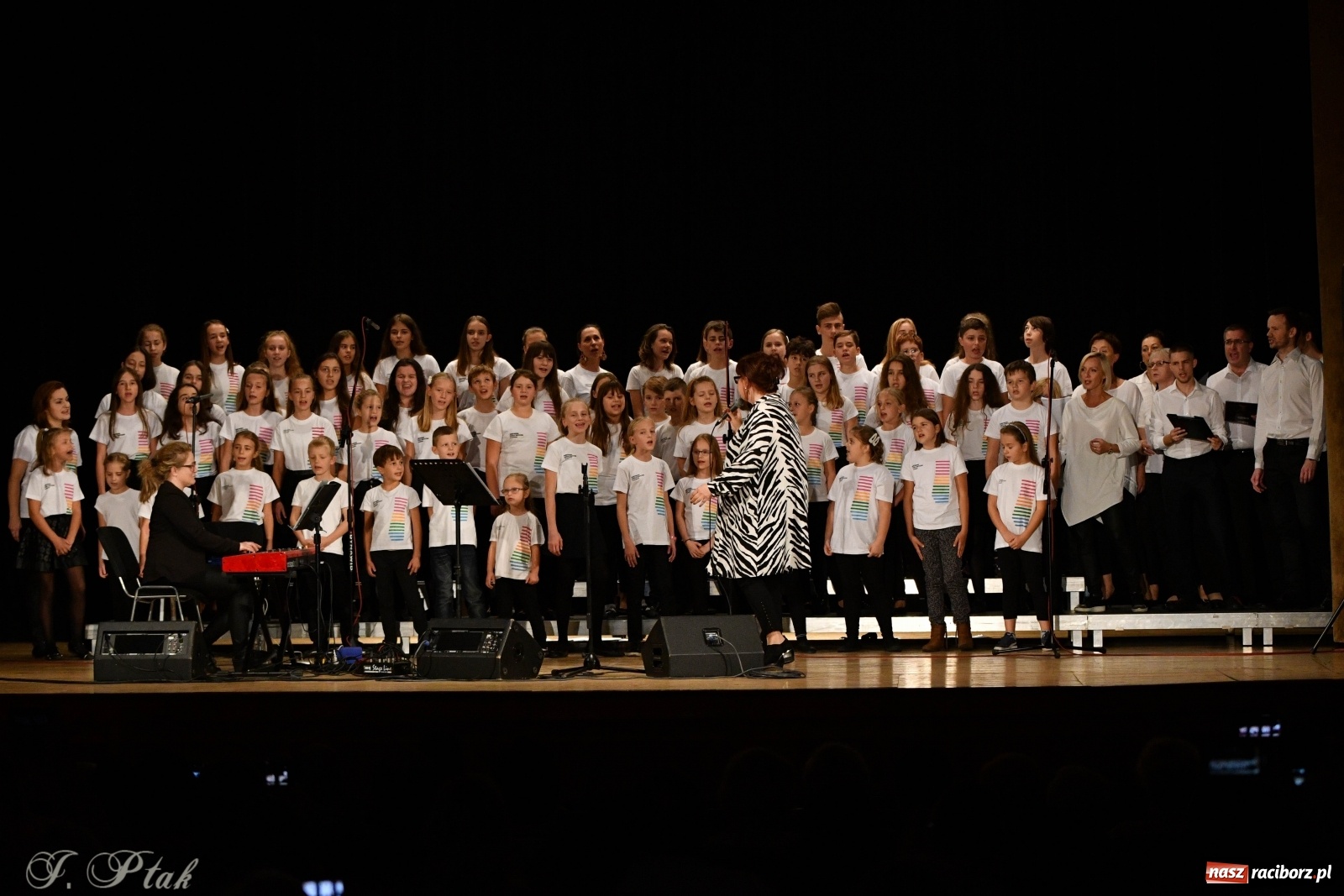 Zdjęcie w galerii na portalu naszraciborz.pl: Gospelowo na Dzień Edukacji Narodowej  wiadomości z regionu