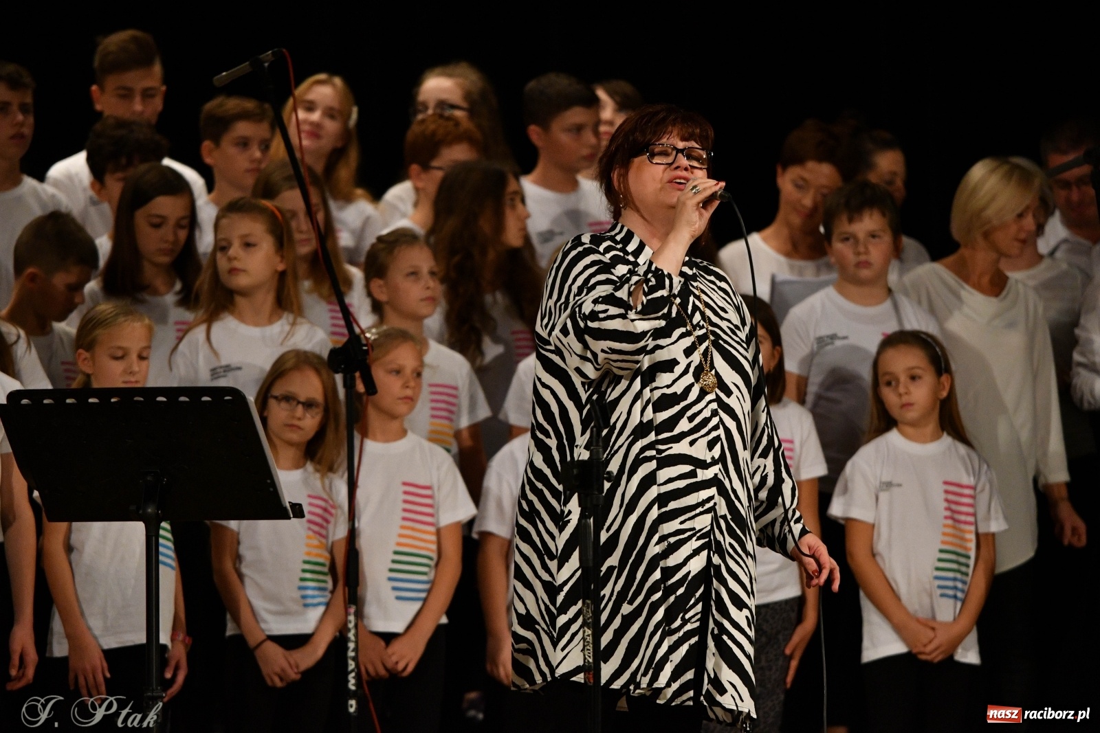 Zdjęcie w galerii na portalu naszraciborz.pl: Gospelowo na Dzień Edukacji Narodowej  wiadomości z regionu