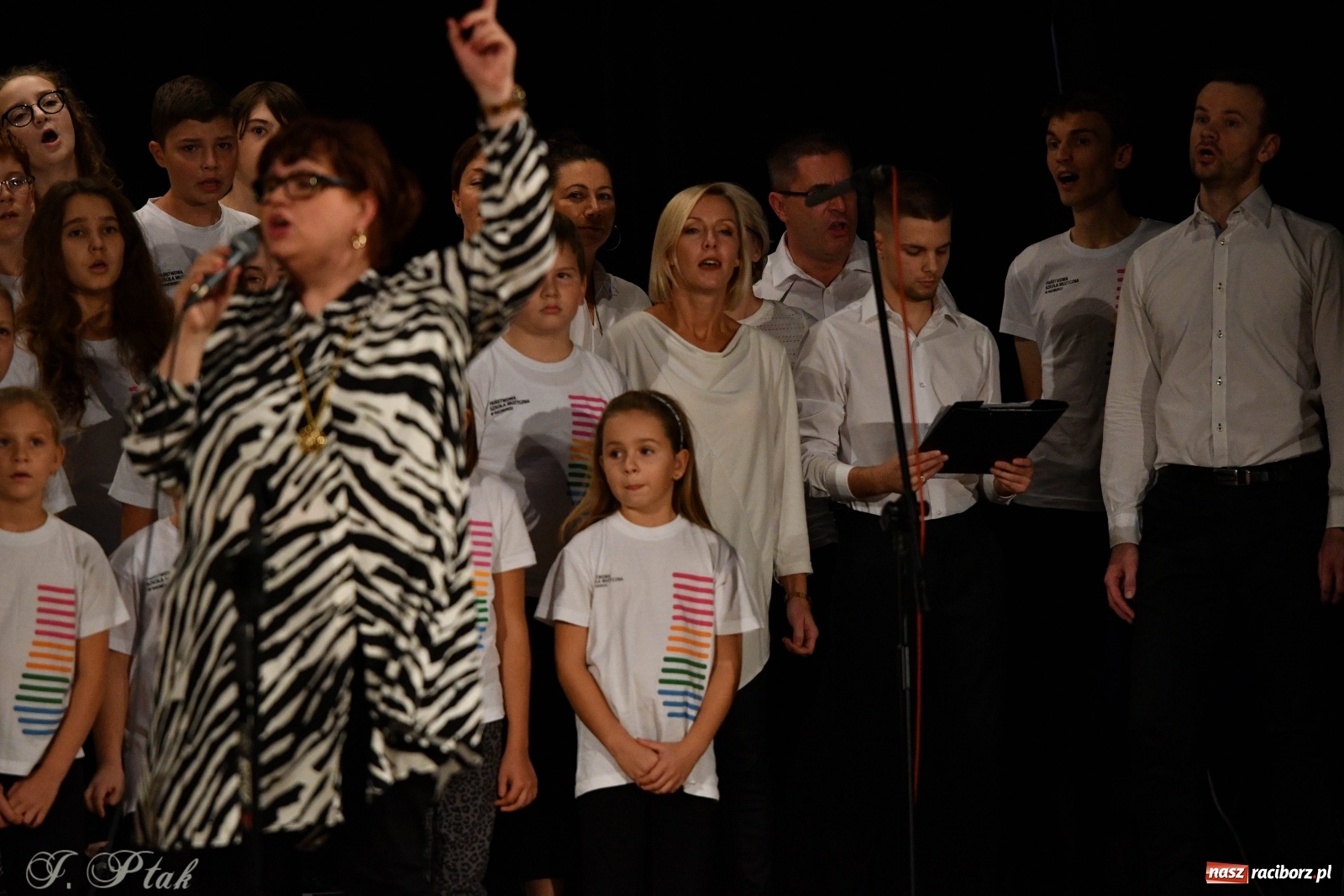 Zdjęcie w galerii na portalu naszraciborz.pl: Gospelowo na Dzień Edukacji Narodowej  wiadomości z regionu