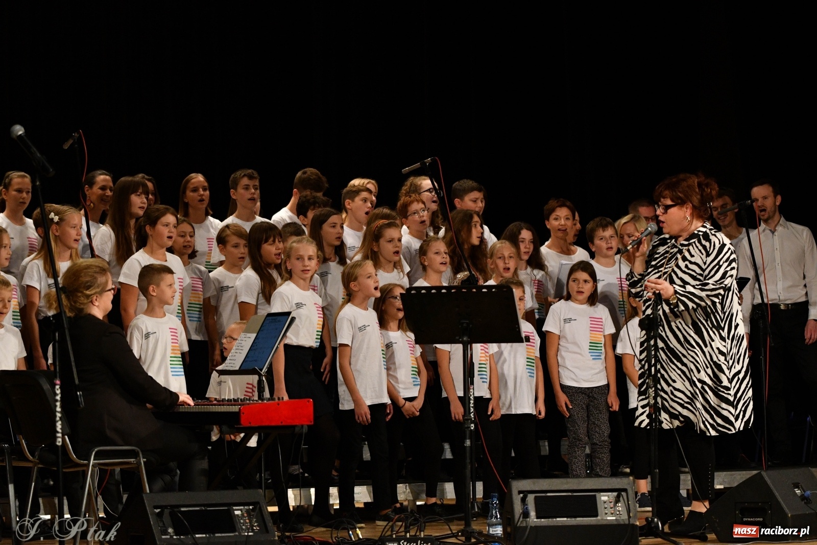 Zdjęcie w galerii na portalu naszraciborz.pl: Gospelowo na Dzień Edukacji Narodowej  wiadomości z regionu