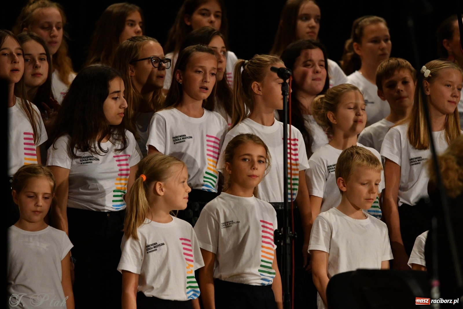 Zdjęcie w galerii na portalu naszraciborz.pl: Gospelowo na Dzień Edukacji Narodowej  wiadomości z regionu