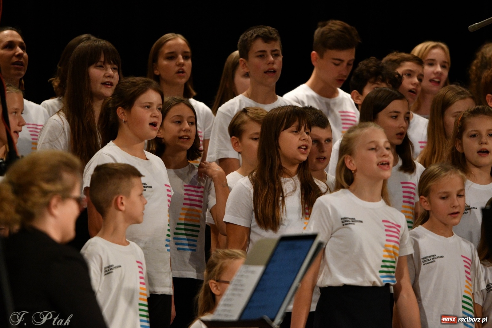 Zdjęcie w galerii na portalu naszraciborz.pl: Gospelowo na Dzień Edukacji Narodowej  wiadomości z regionu